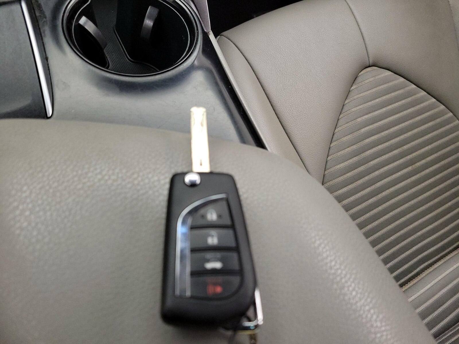 2018 Toyota Camry SE - Photo 23