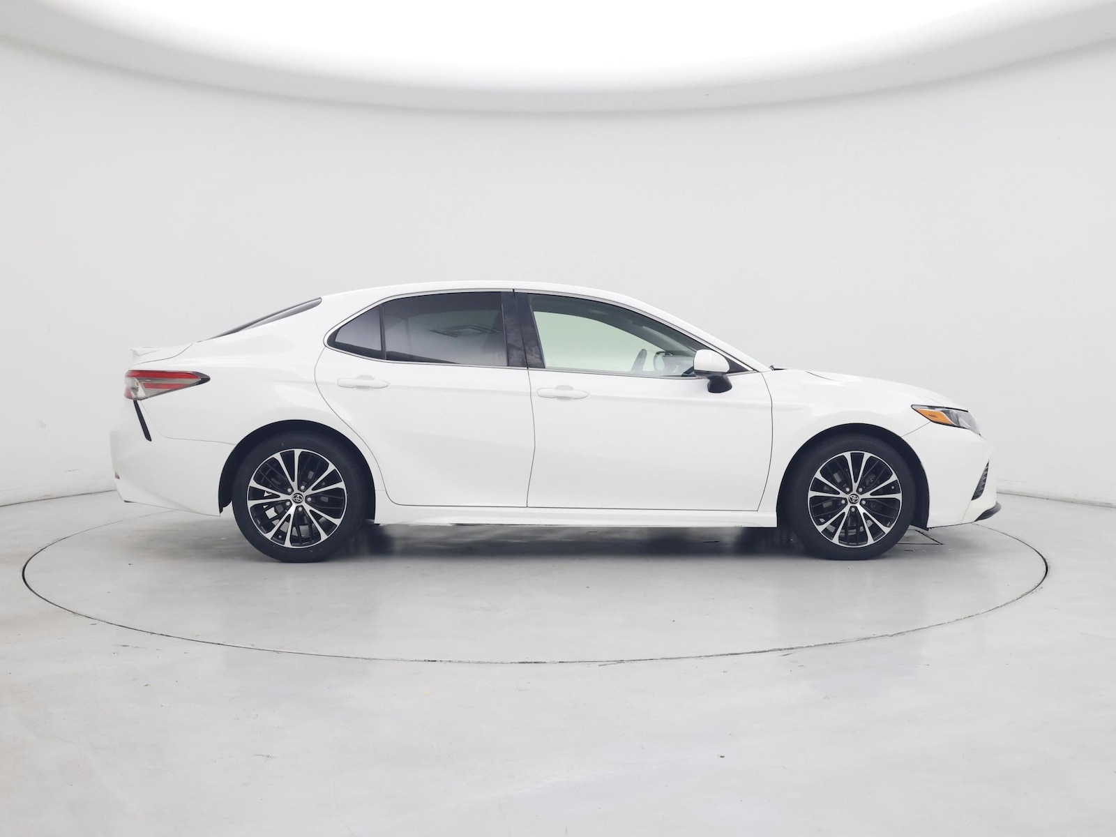 2018 Toyota Camry SE - Photo 8
