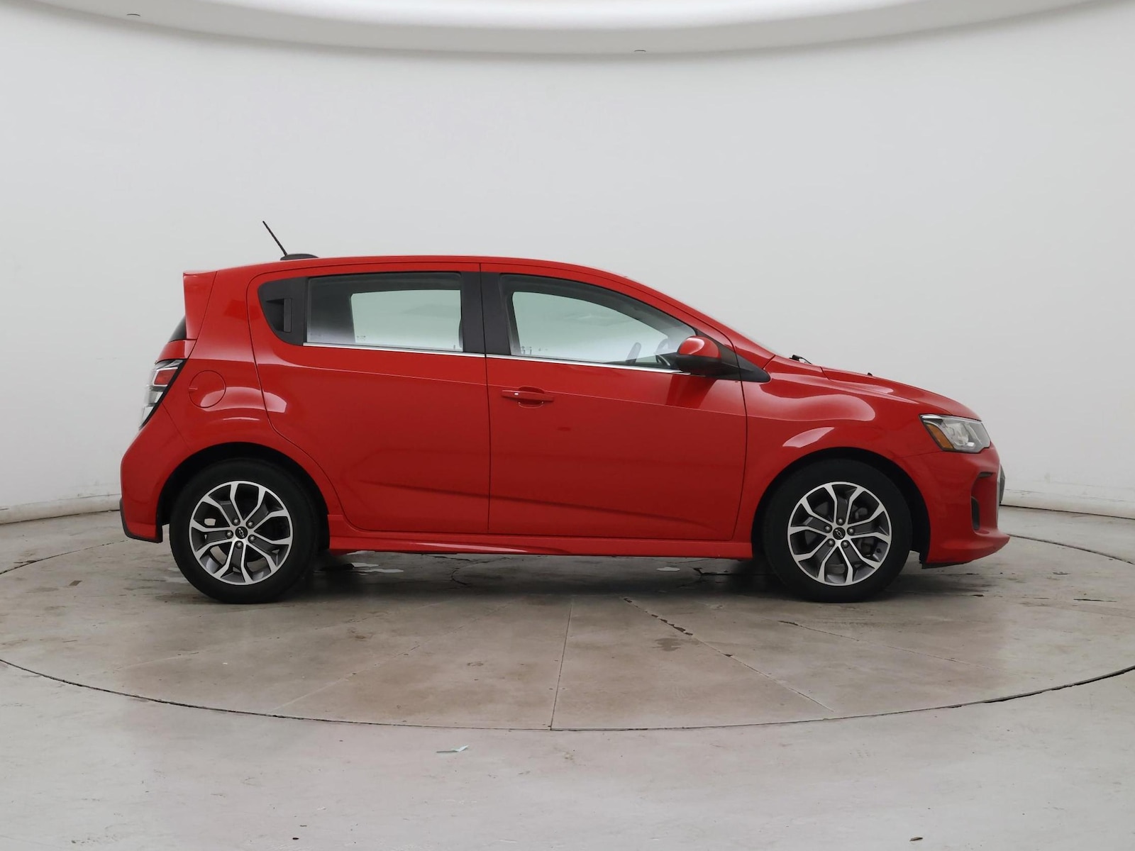 2020 Chevrolet Sonic LT - Photo 8