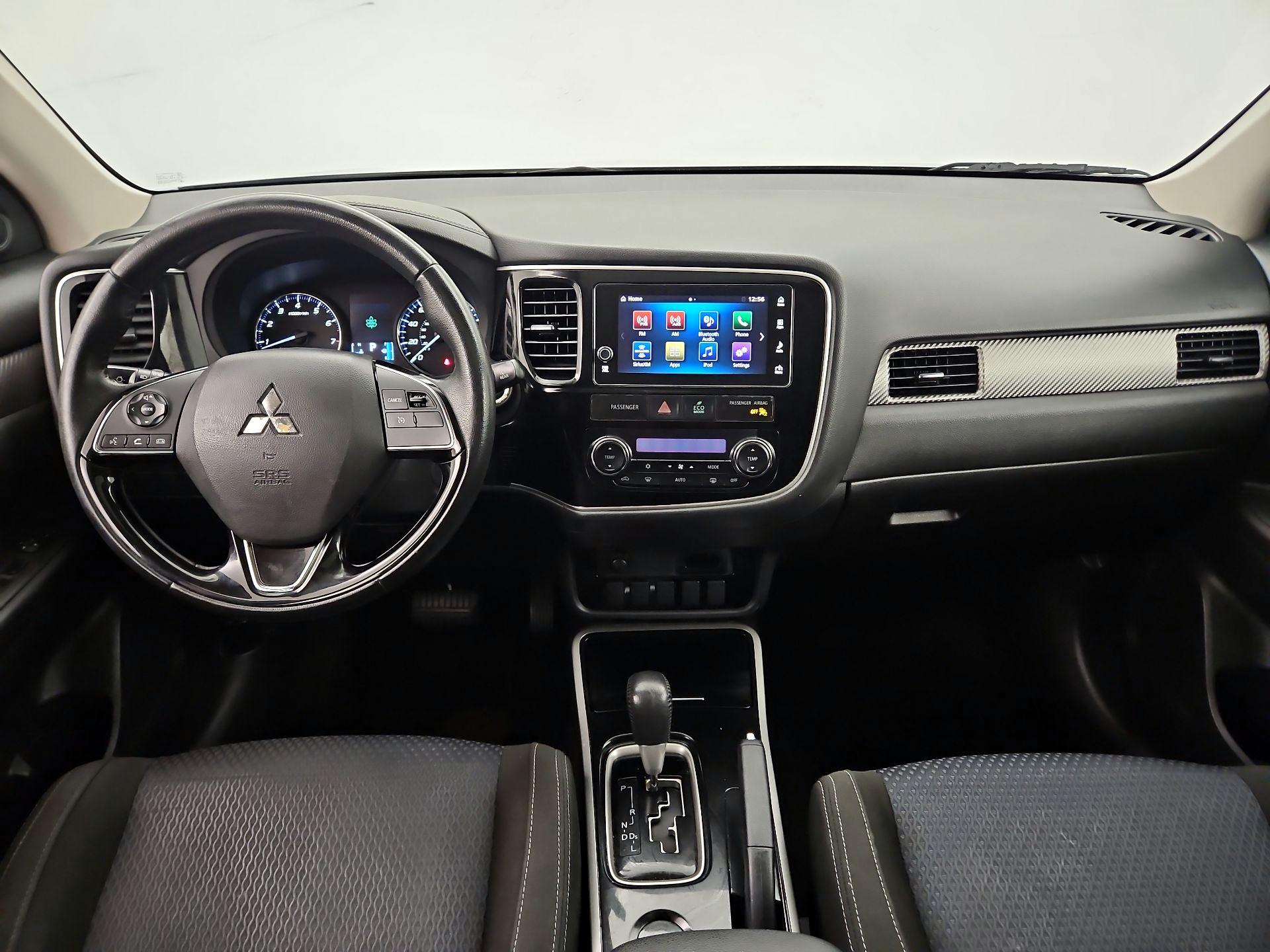 Thumbnail: 2017 Mitsubishi Outlander - 9