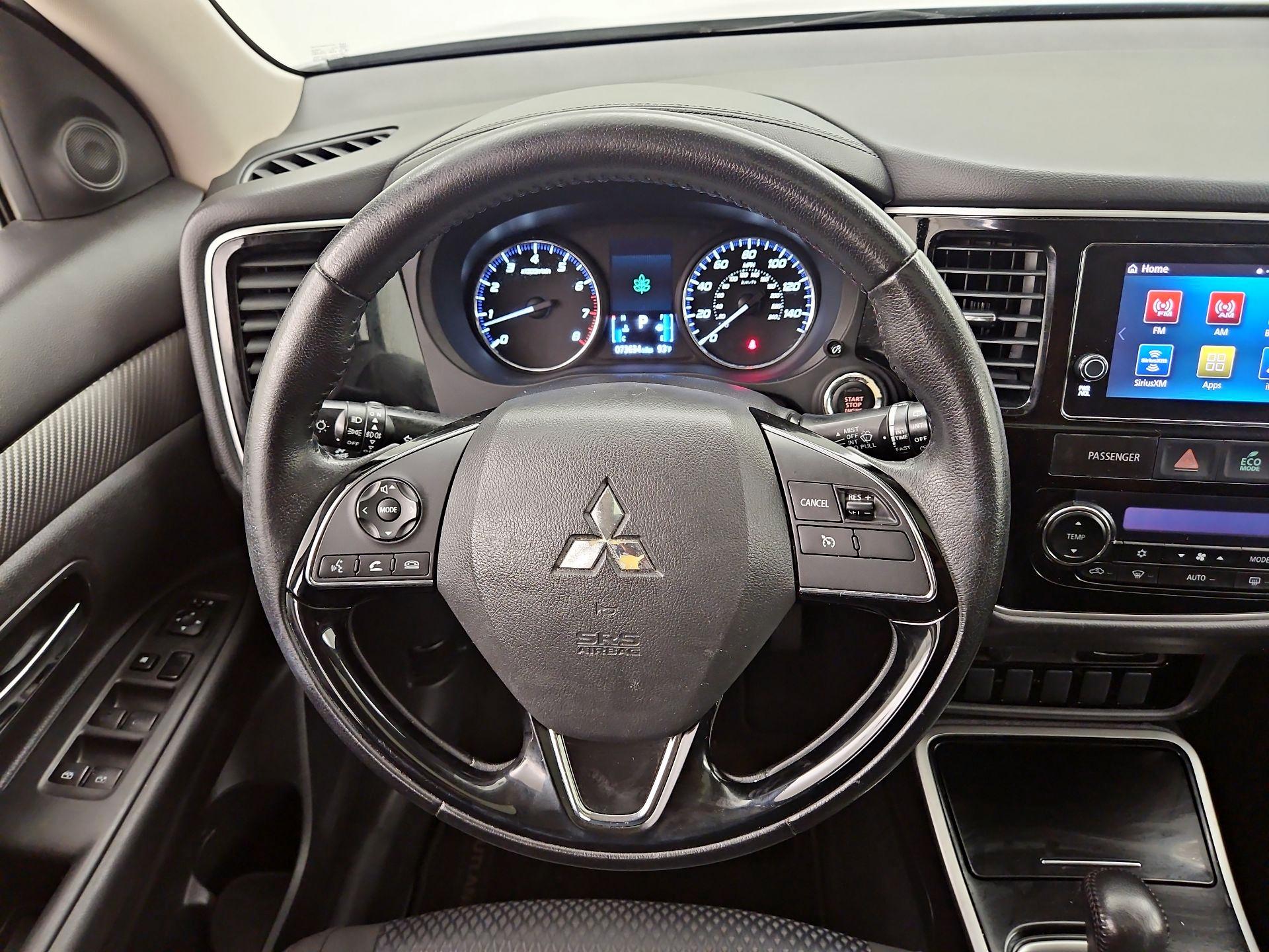 Thumbnail: 2017 Mitsubishi Outlander - 10
