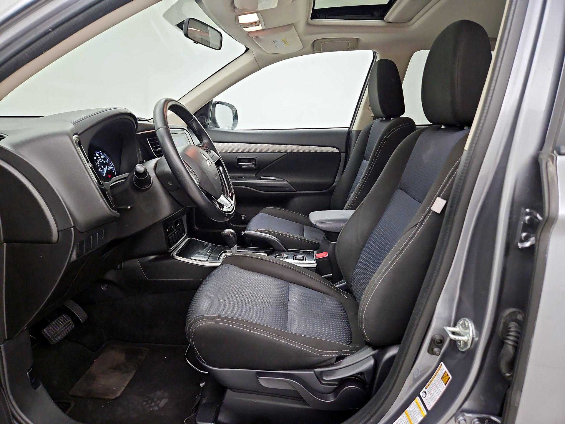Thumbnail: 2017 Mitsubishi Outlander - 11