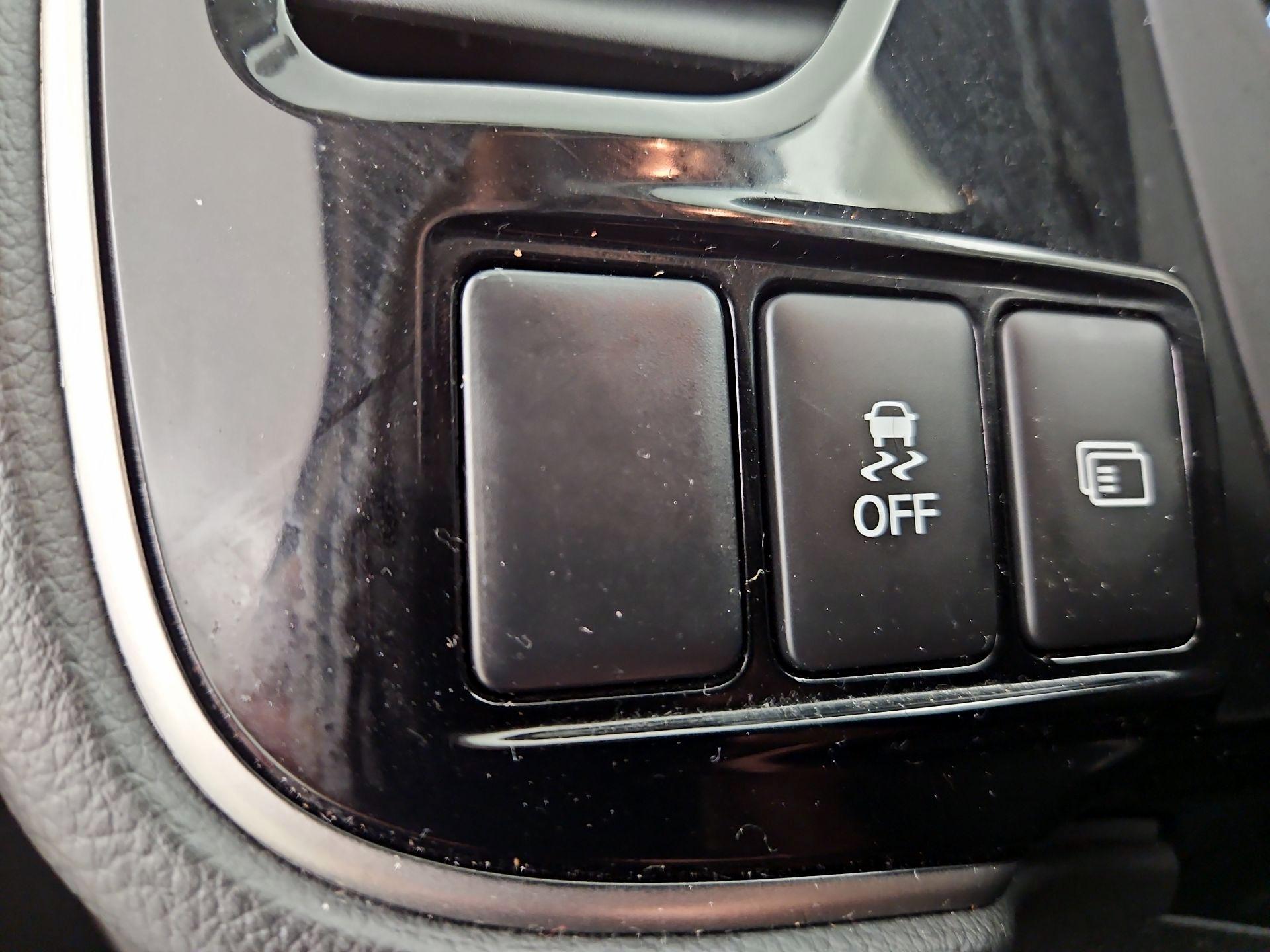 Thumbnail: 2017 Mitsubishi Outlander - 13