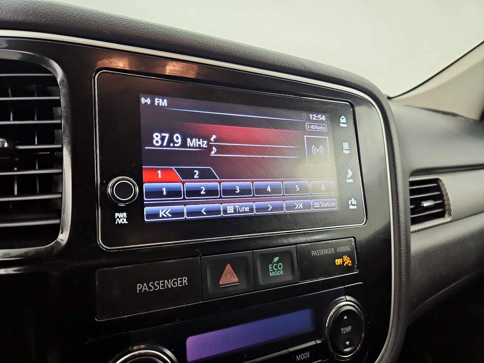 Thumbnail: 2017 Mitsubishi Outlander - 15
