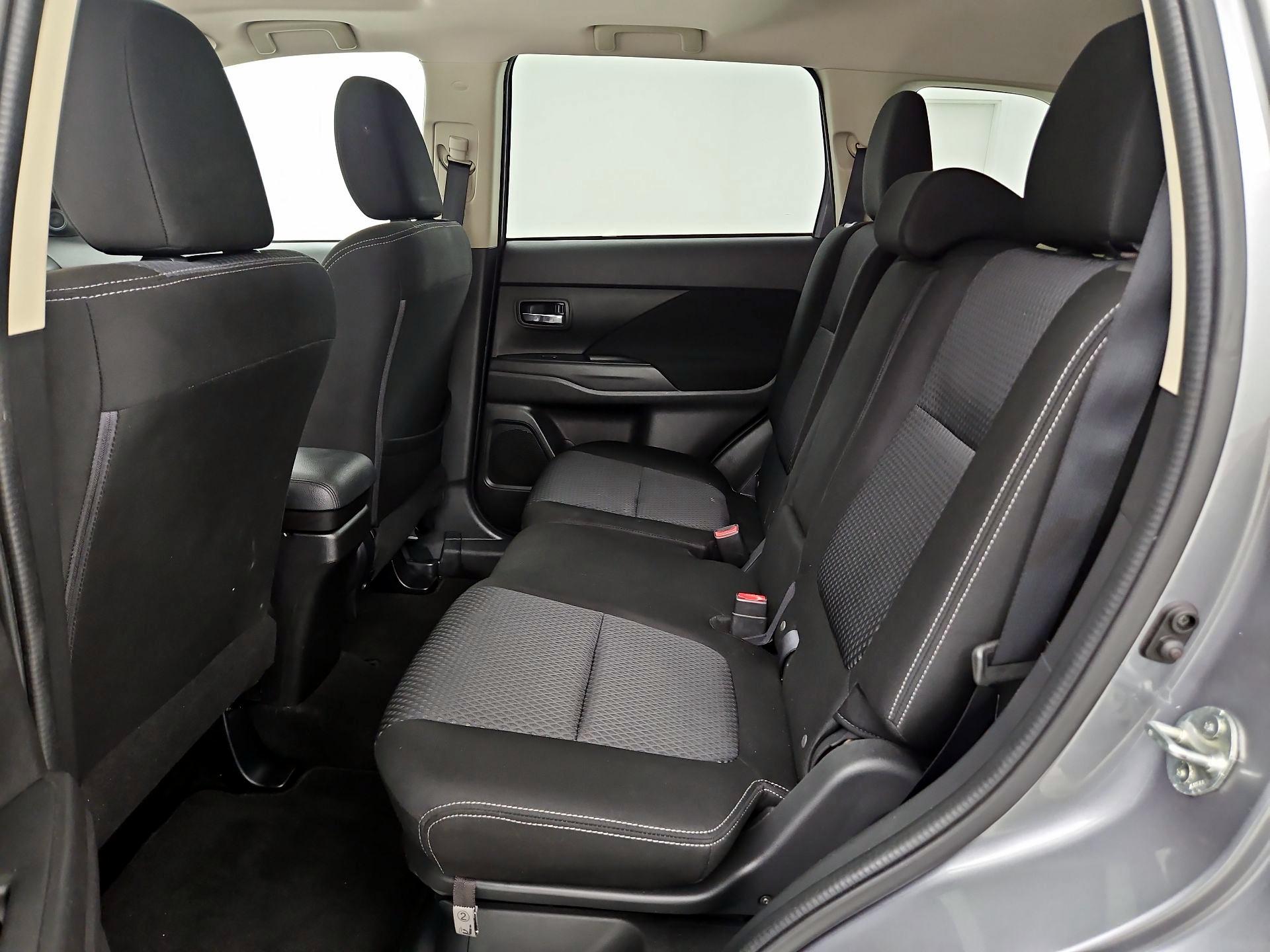 Thumbnail: 2017 Mitsubishi Outlander - 20