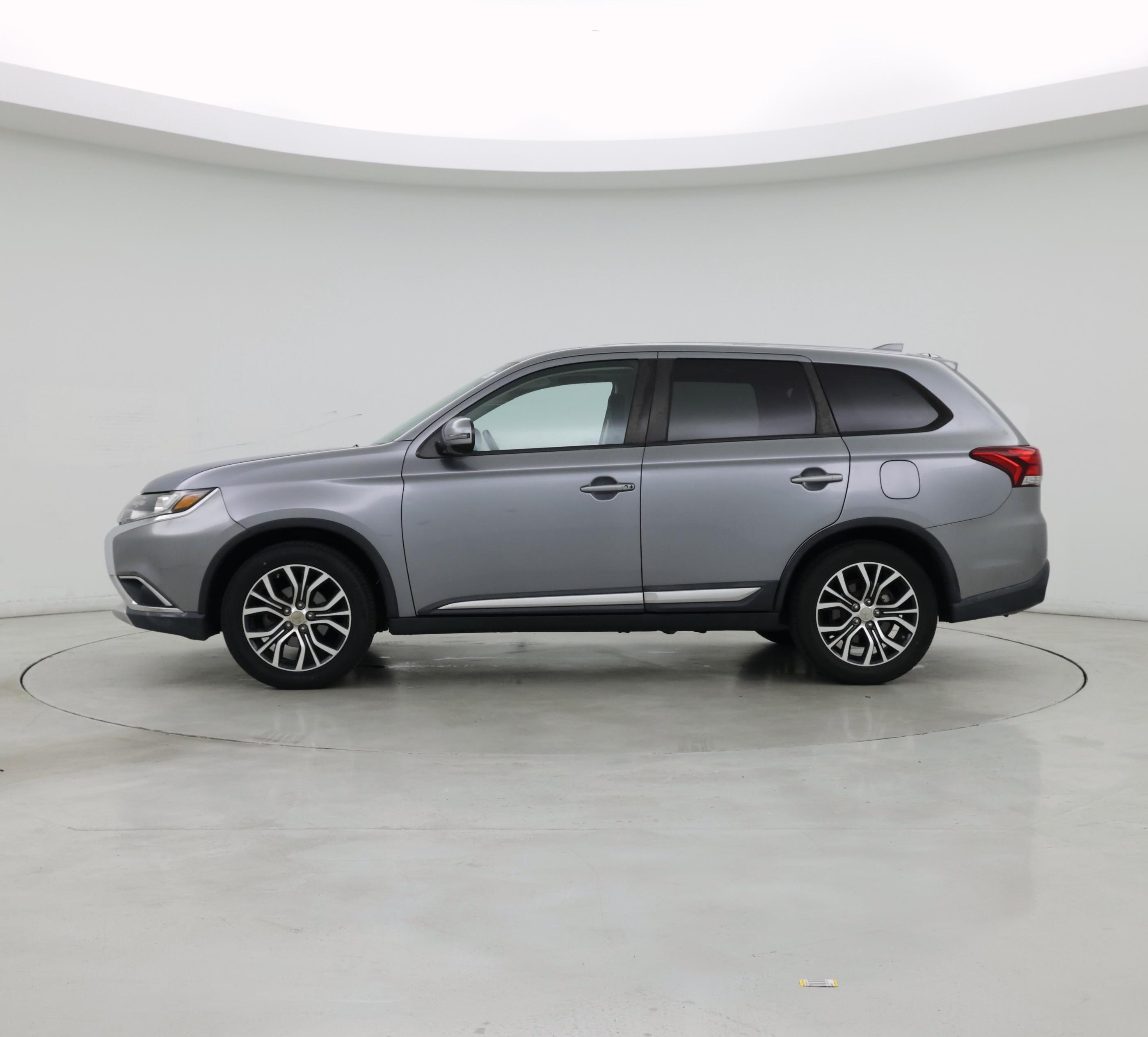 Thumbnail: 2017 Mitsubishi Outlander - 3
