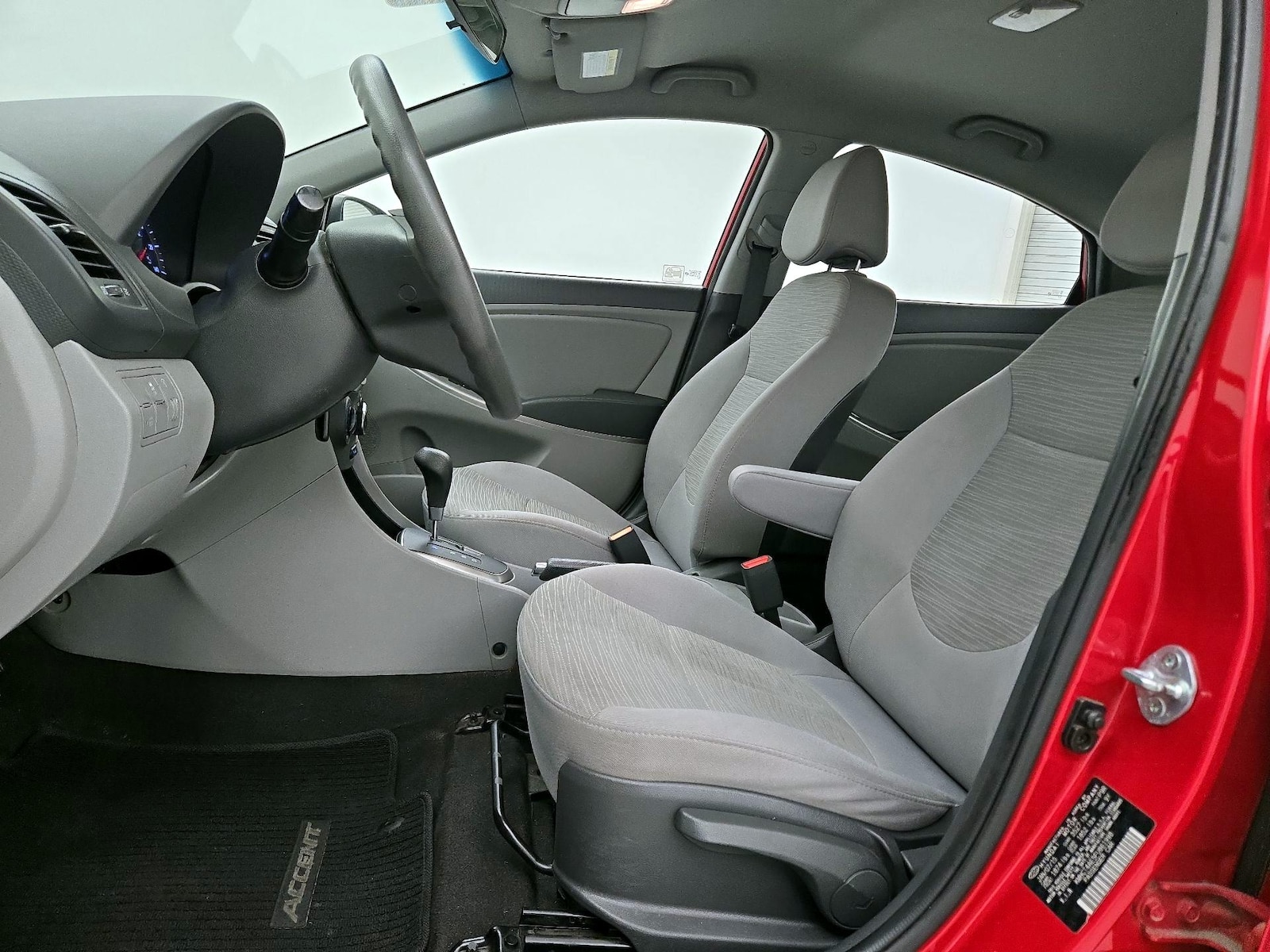 2015 Hyundai Accent GLS - Photo 12