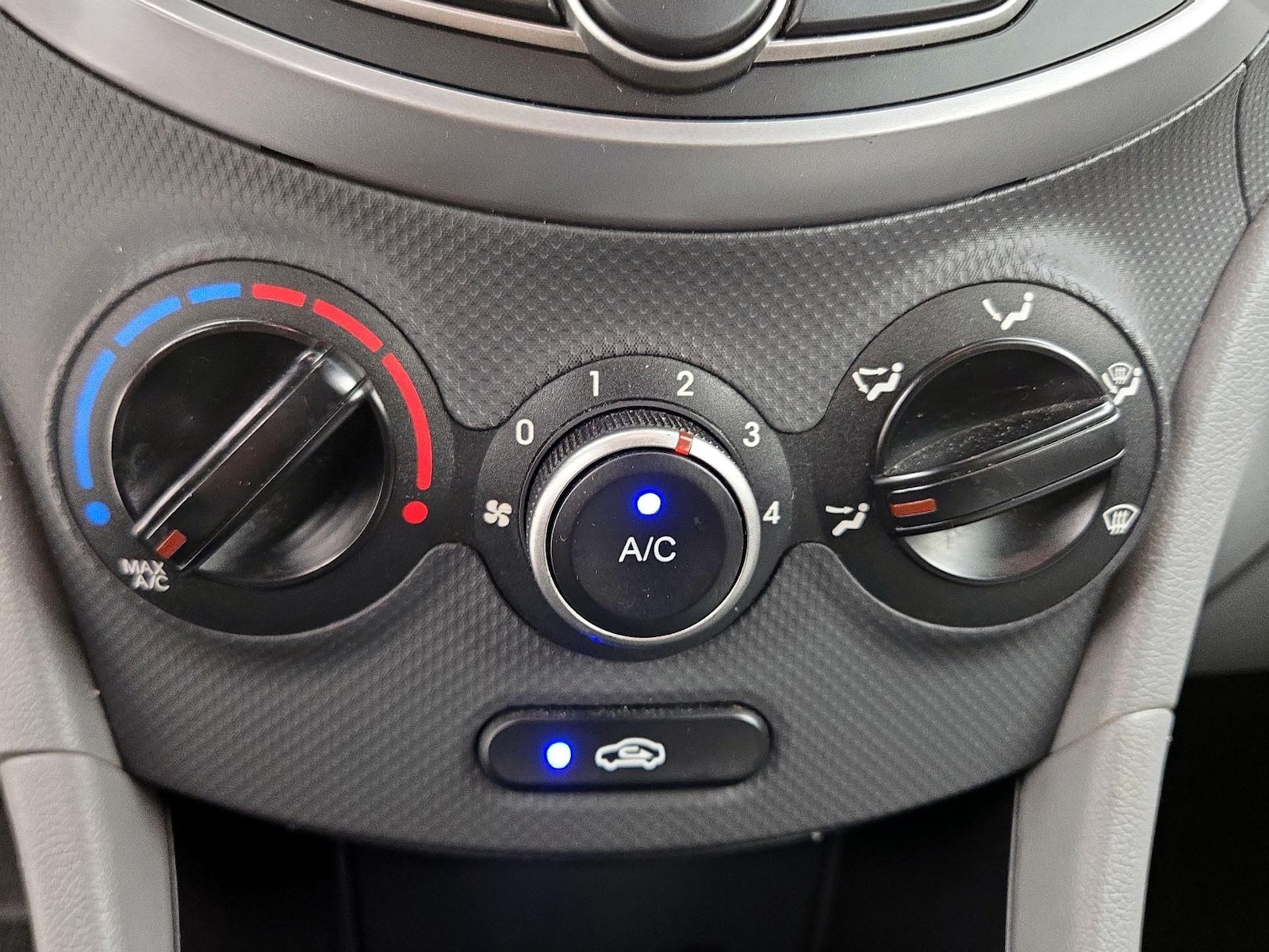 2015 Hyundai Accent GLS - Photo 16