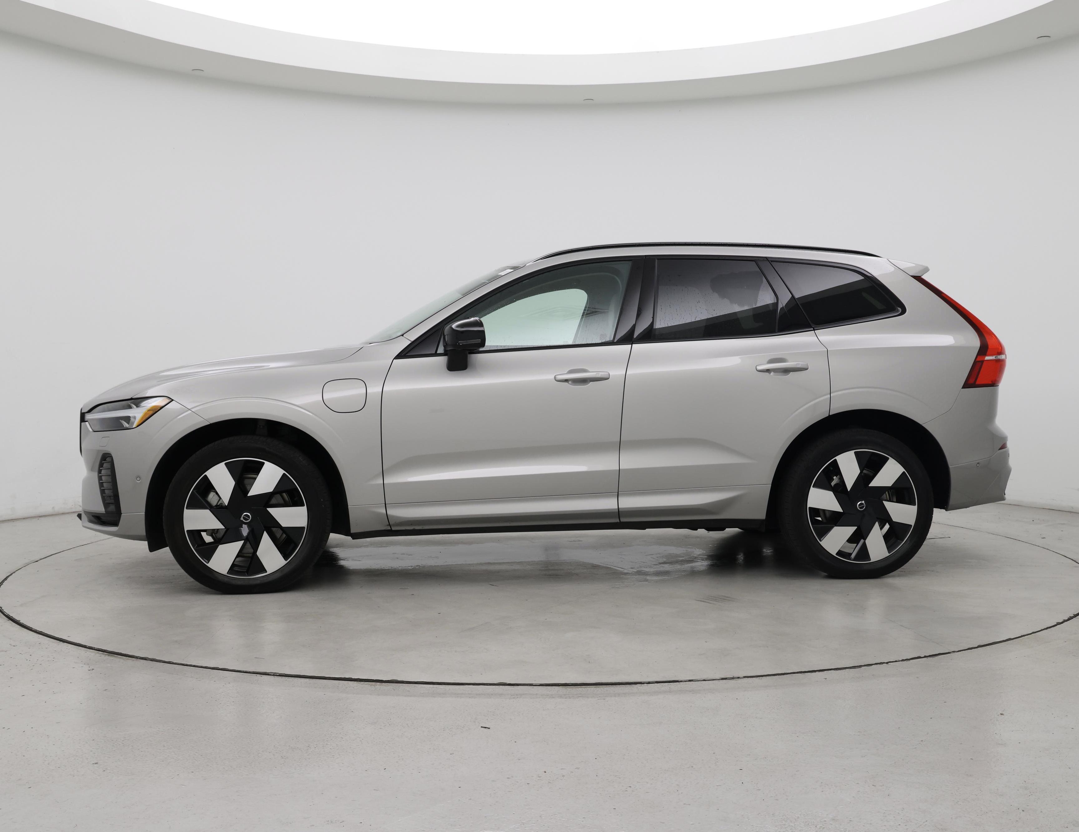 Thumbnail: 2024 Volvo XC60 - 3