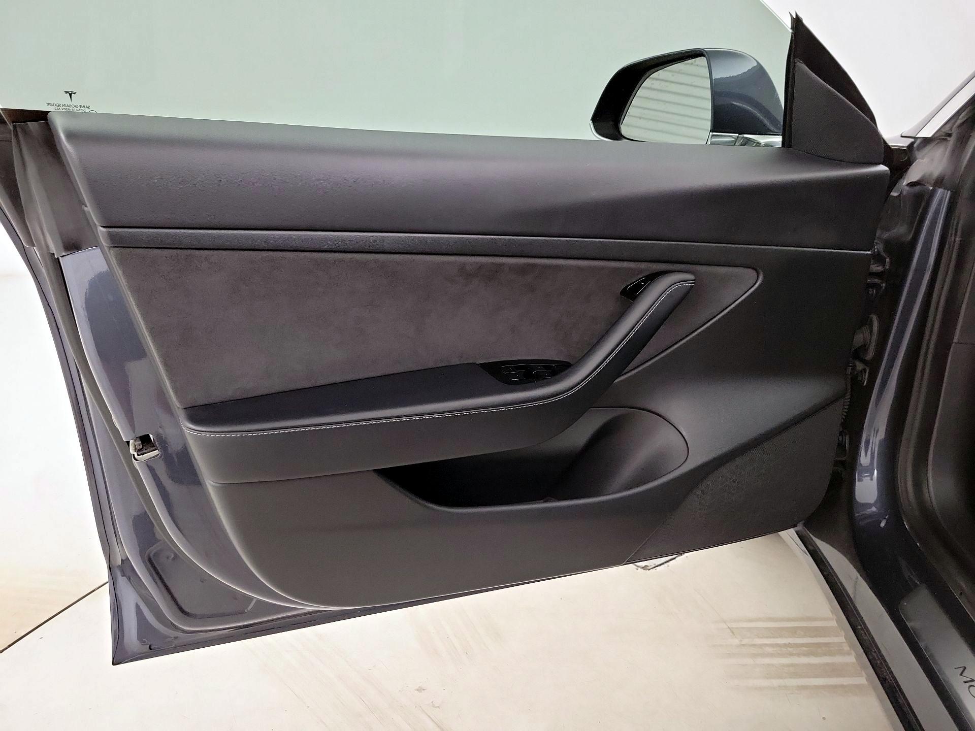 Thumbnail: 2020 Tesla Model 3 - 12