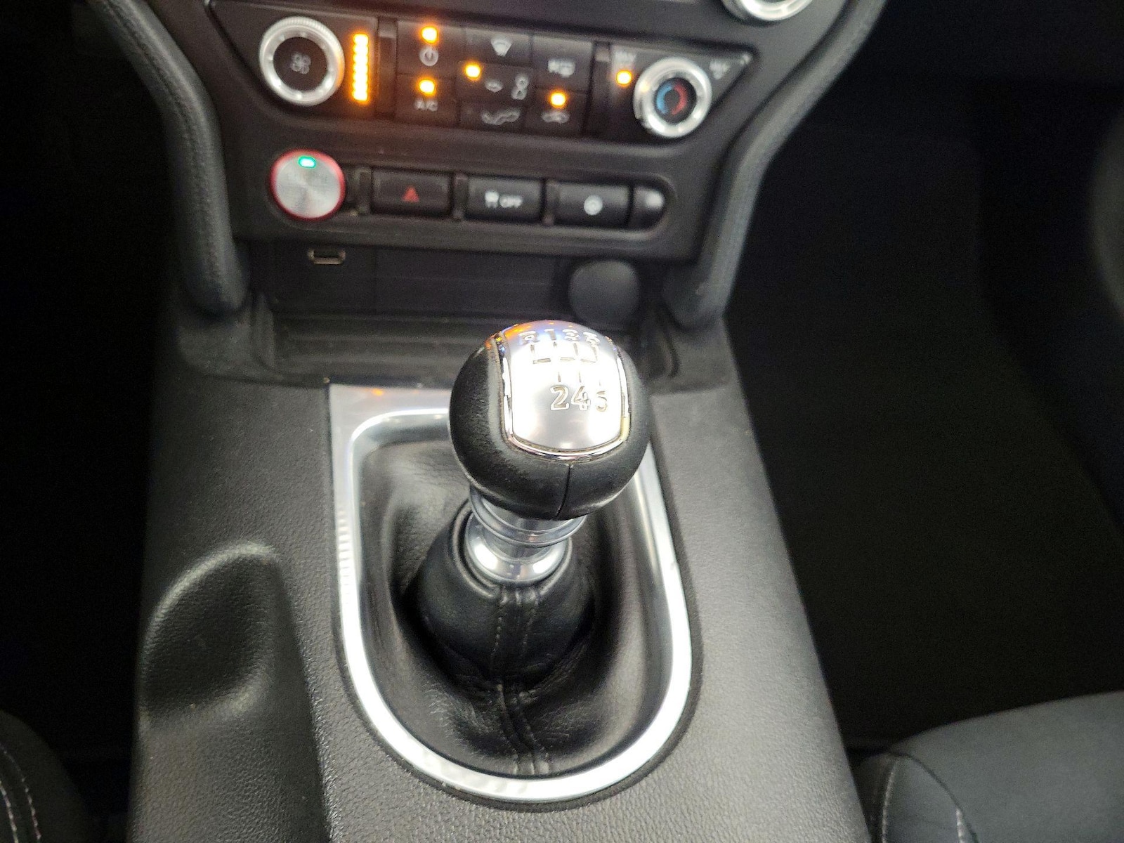 2019 Ford Mustang EcoBoost - Photo 16