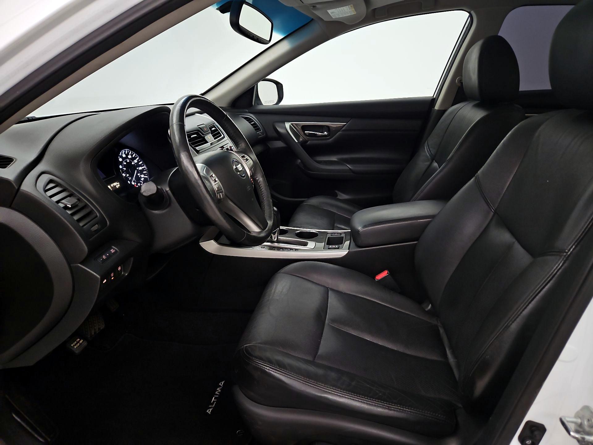 Thumbnail: 2015 Nissan Altima - 11