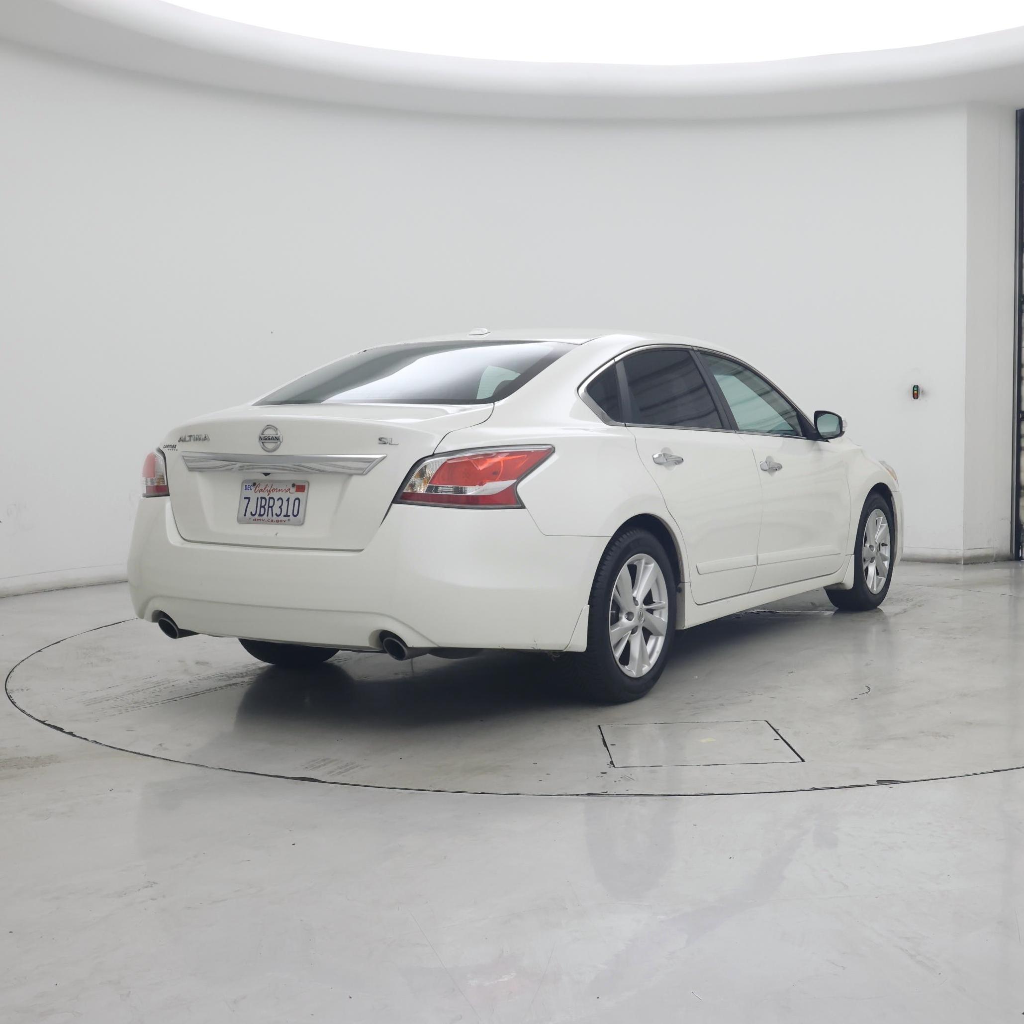 Thumbnail: 2015 Nissan Altima - 8