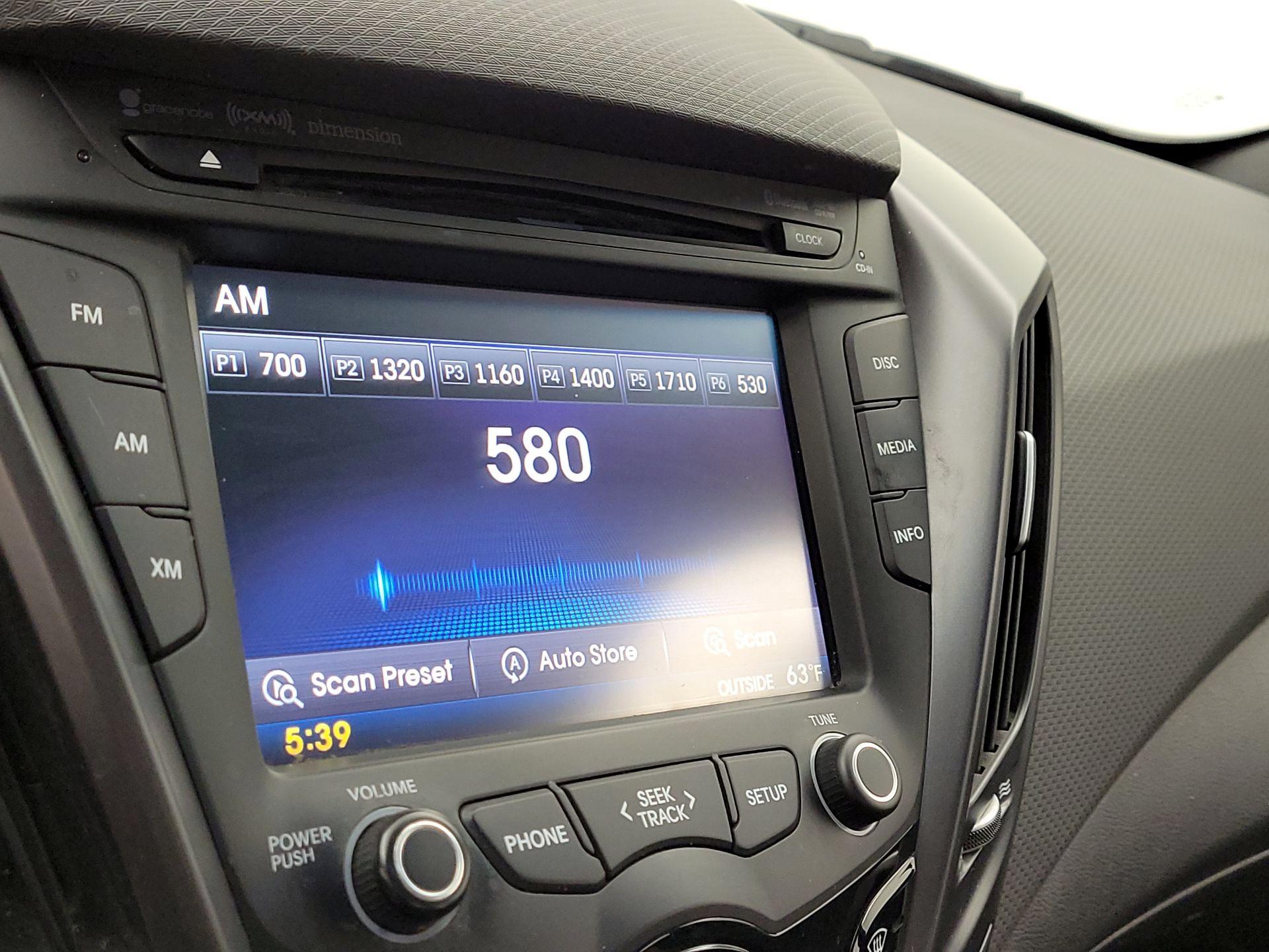 Thumbnail: 2016 Hyundai Veloster - 15