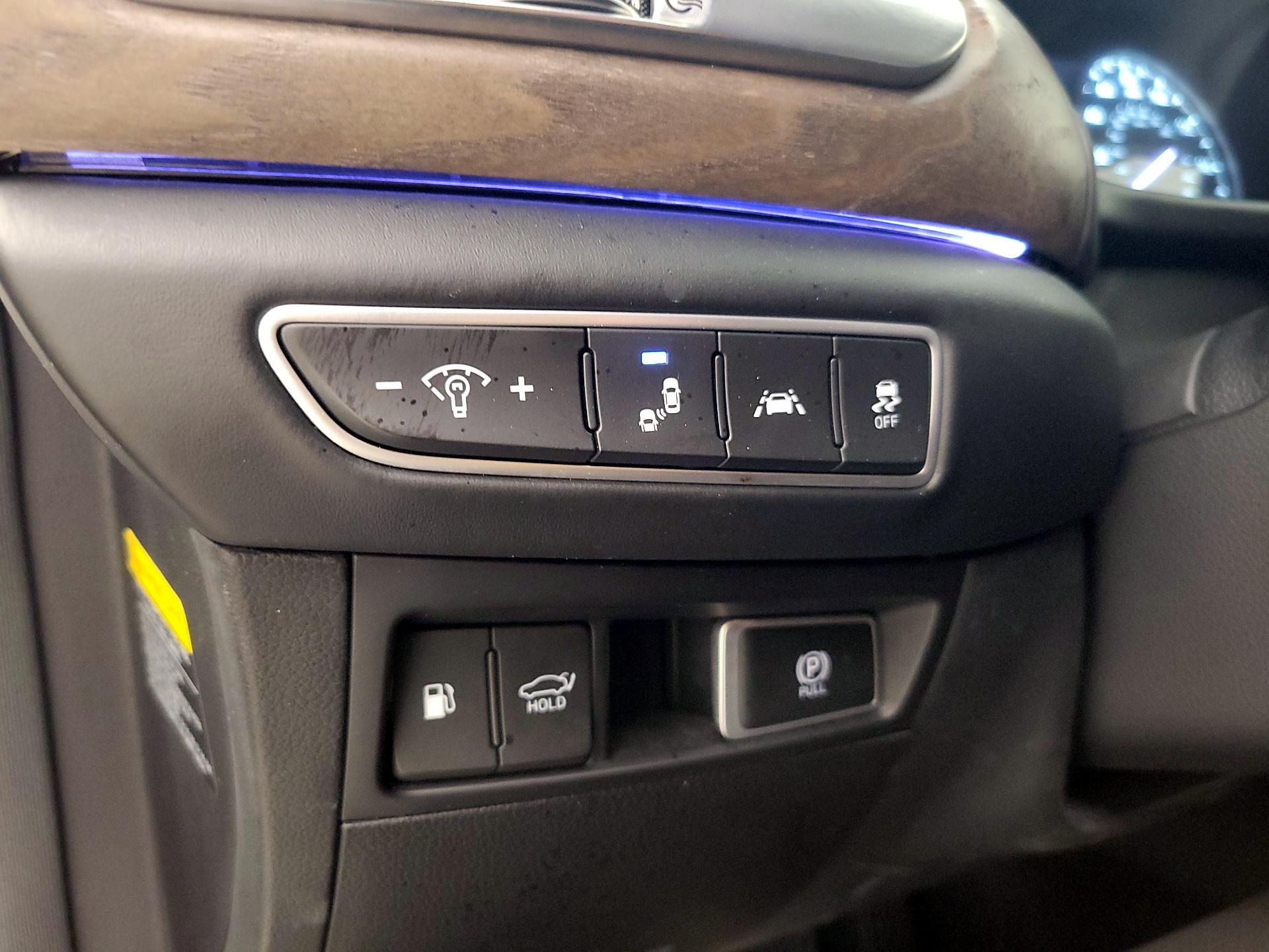 Thumbnail: 2021 Genesis G90 - 13