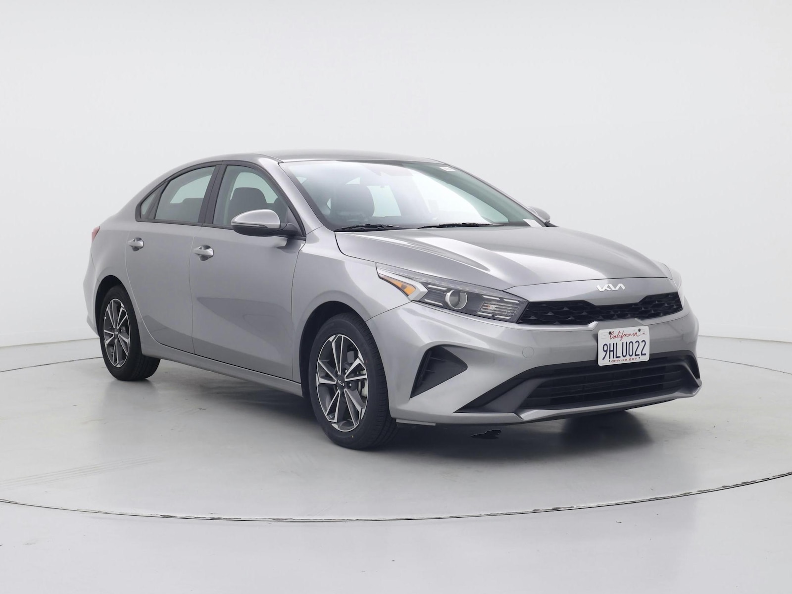 2023 Kia Forte LXS - Photo 2