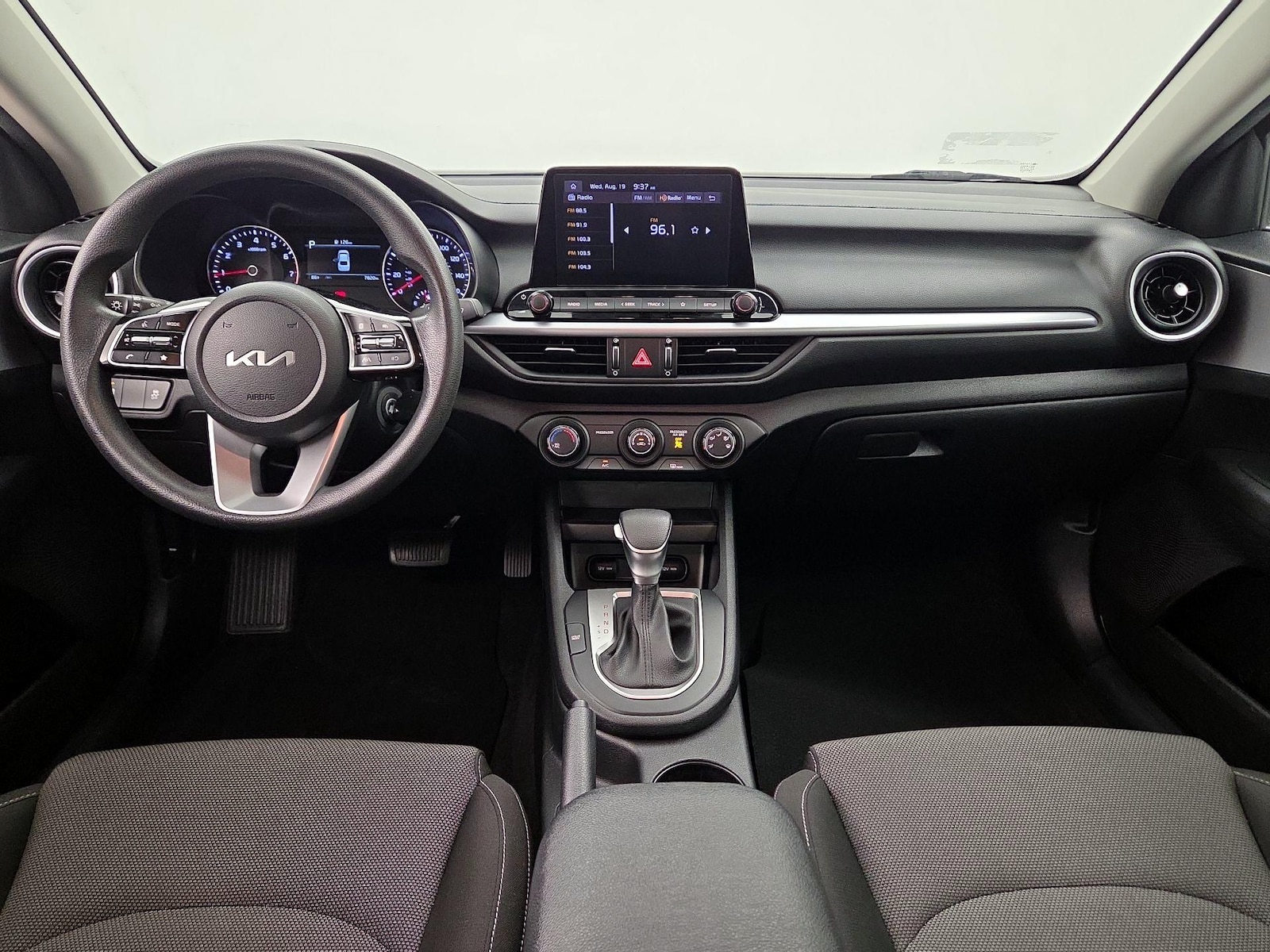 2023 Kia Forte LXS - Photo 10