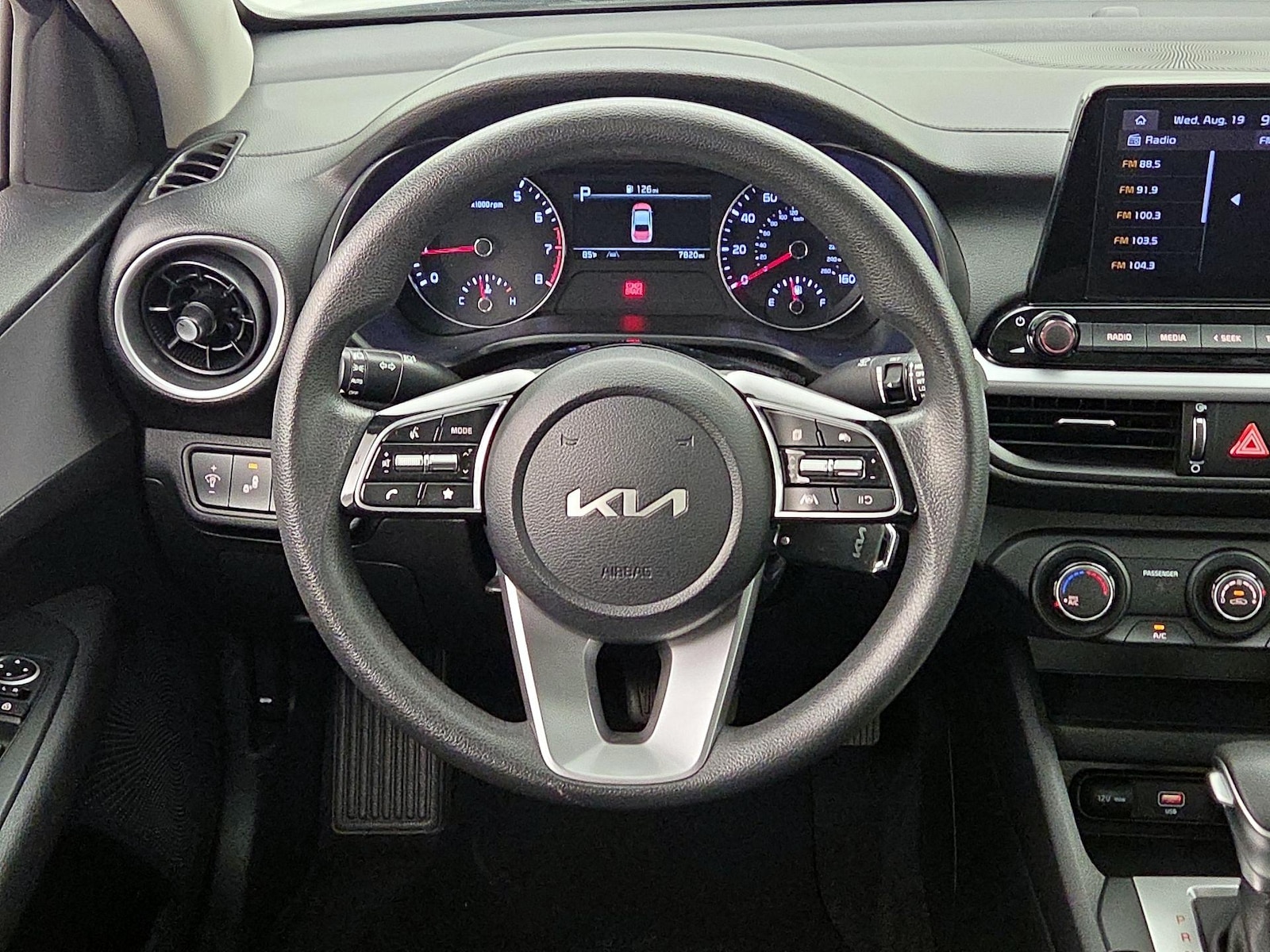 2023 Kia Forte LXS - Photo 11