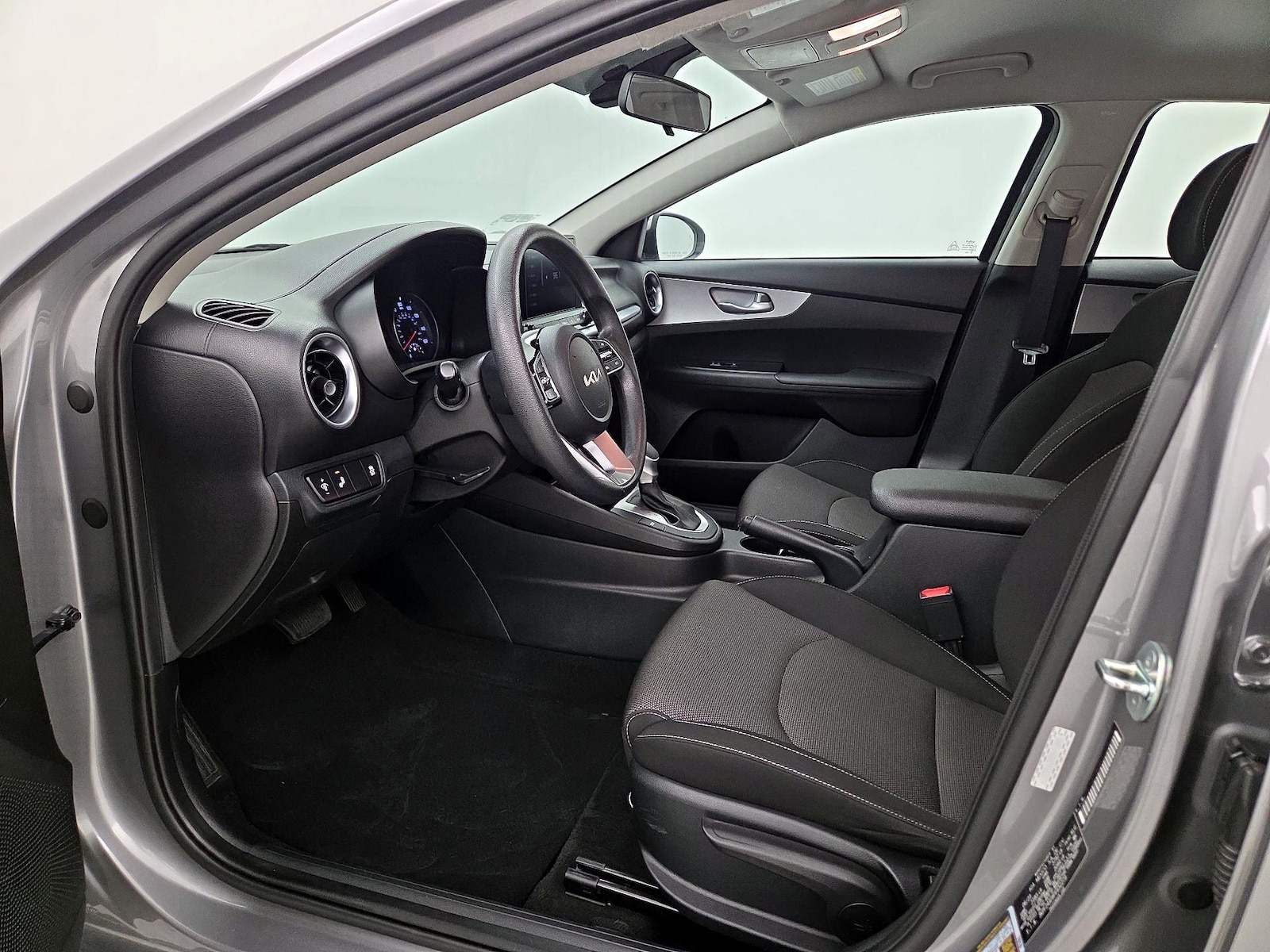 2023 Kia Forte LXS - Photo 12
