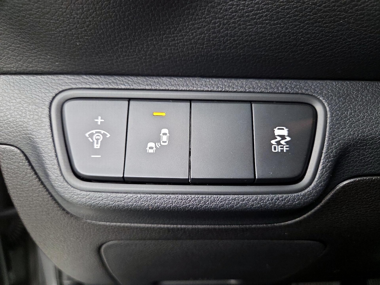 2023 Kia Forte LXS - Photo 14