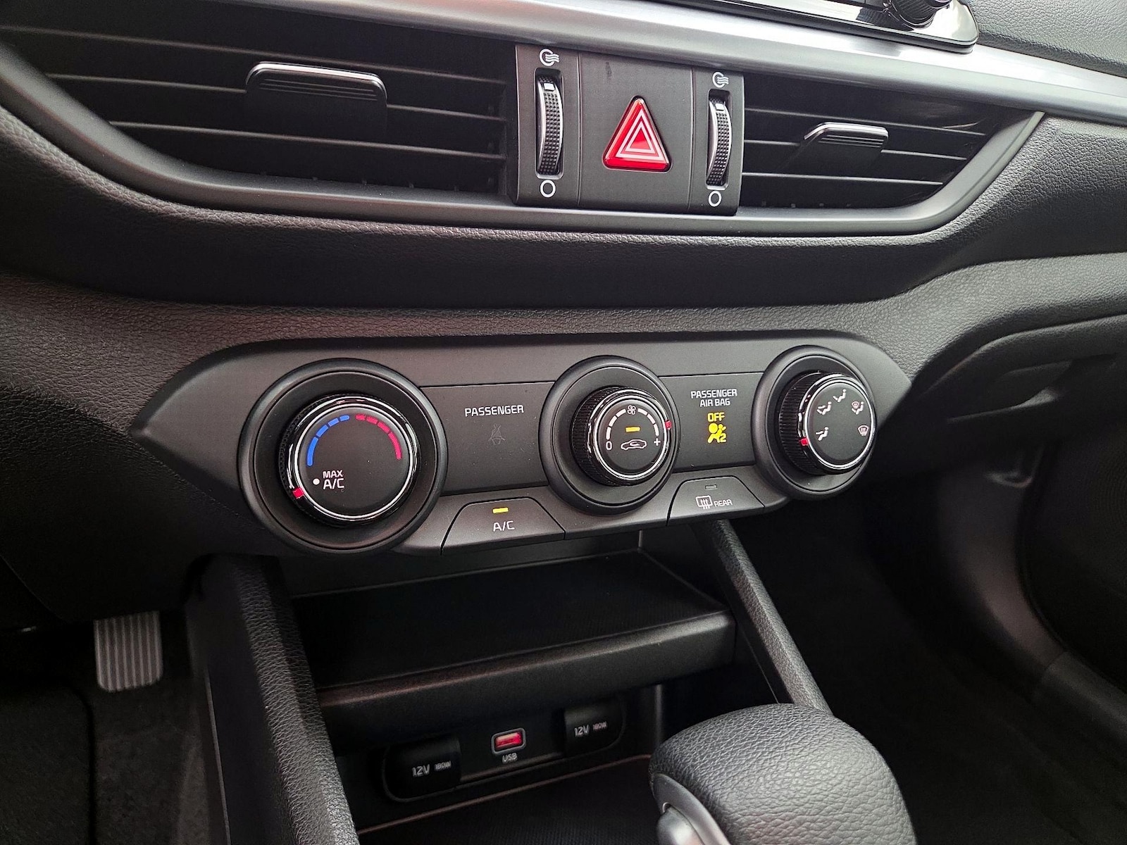 2023 Kia Forte LXS - Photo 17