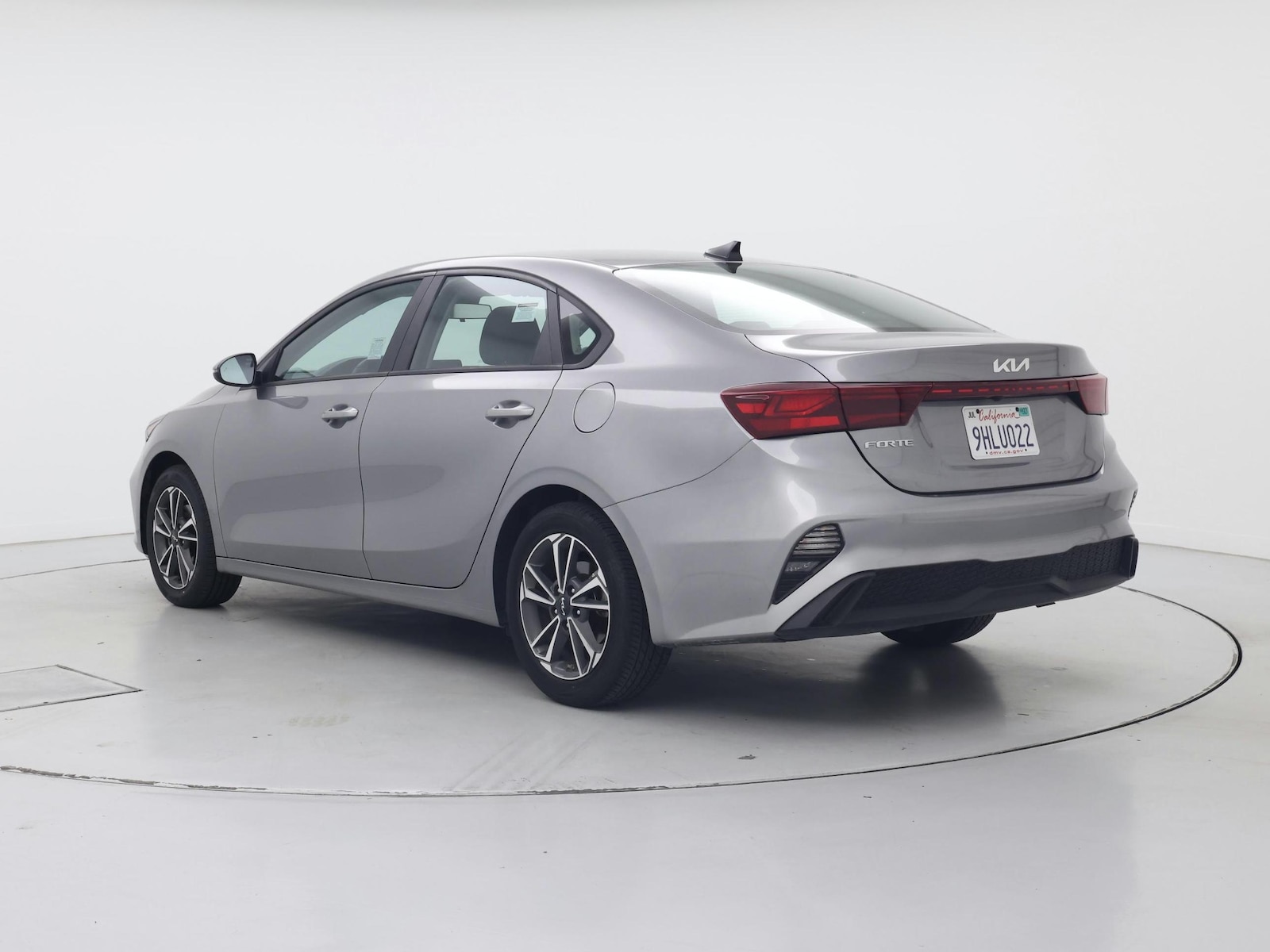2023 Kia Forte LXS - Photo 3