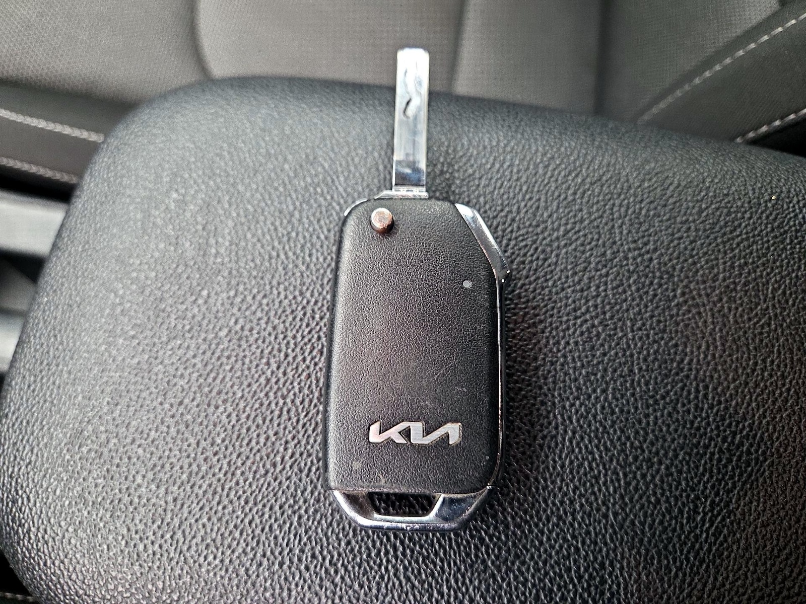 2023 Kia Forte LXS - Photo 23