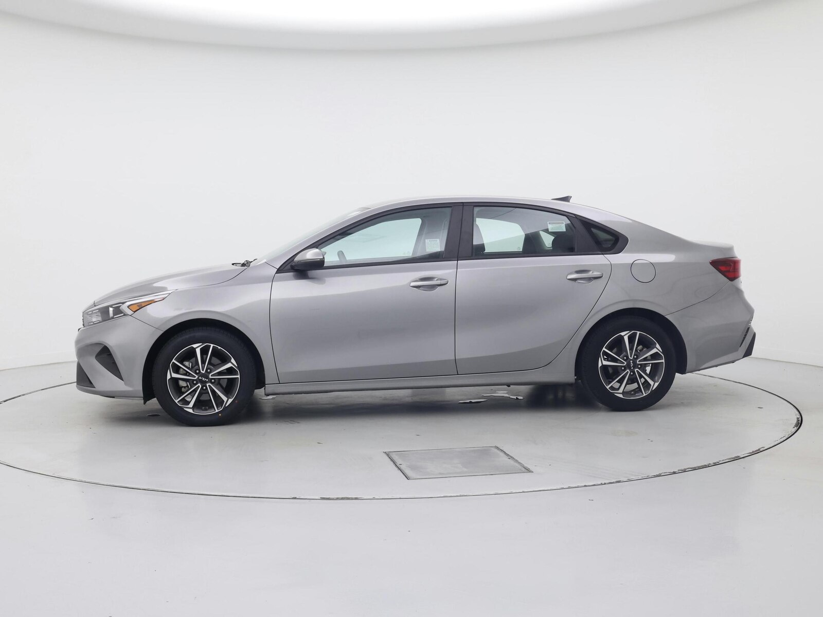 2023 Kia Forte LXS - Photo 4