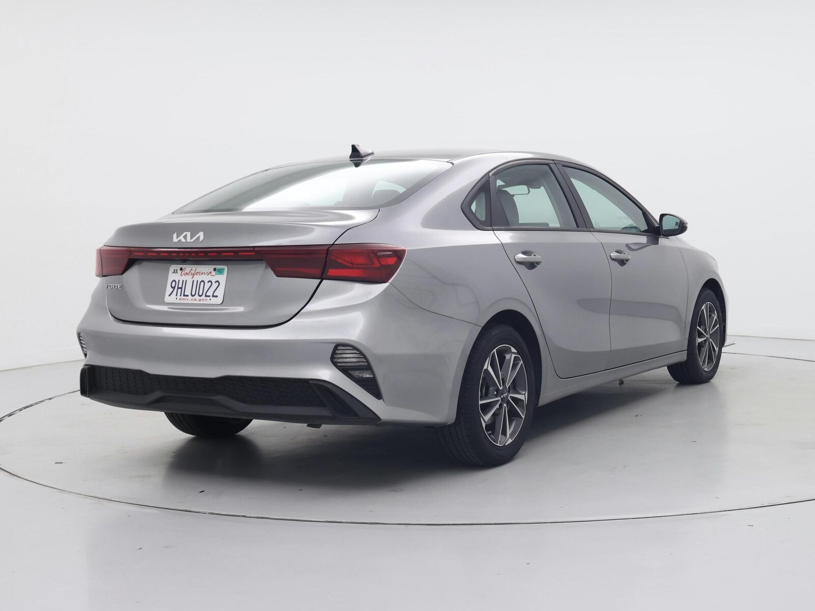 2023 Kia Forte LXS - Photo 9