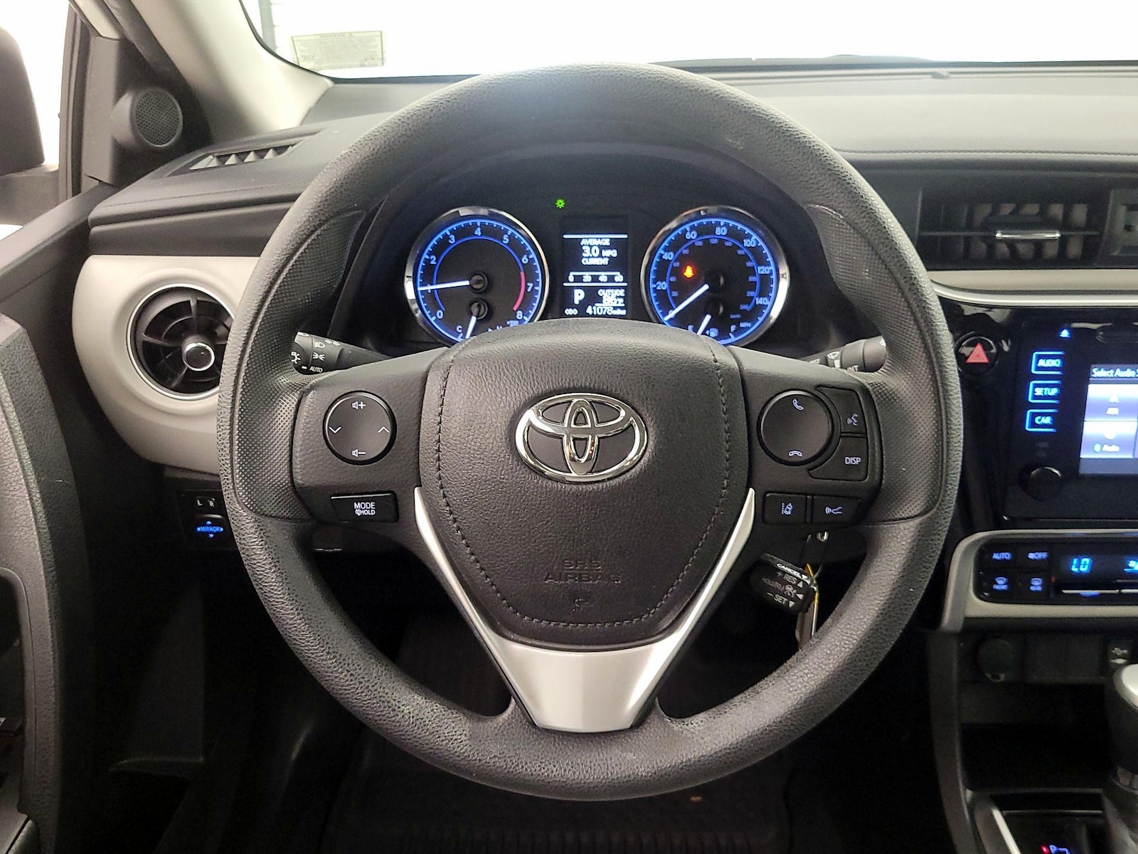 2017 Toyota Corolla LE - Photo 11
