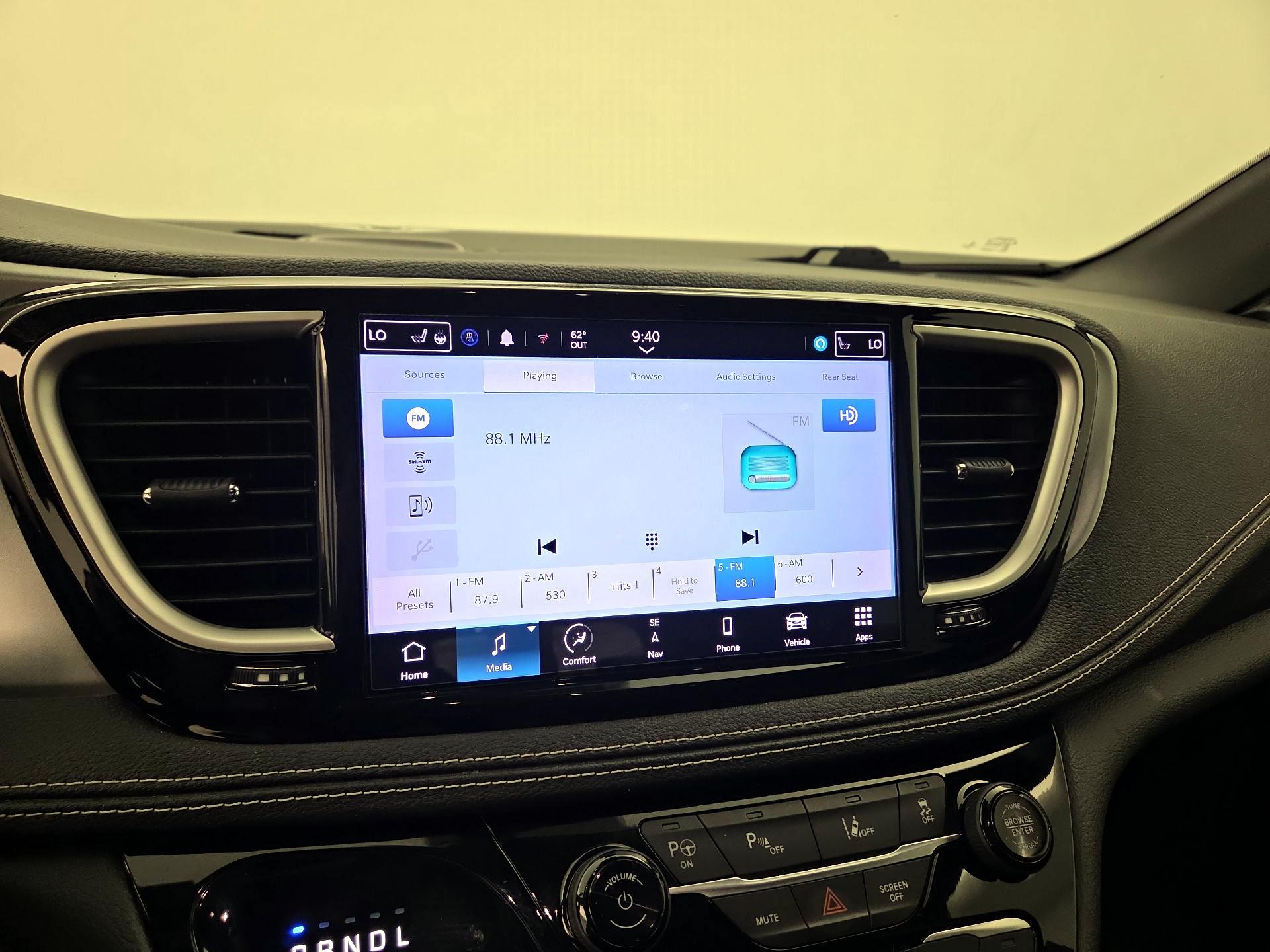 Thumbnail: 2022 Chrysler Pacifica - 16