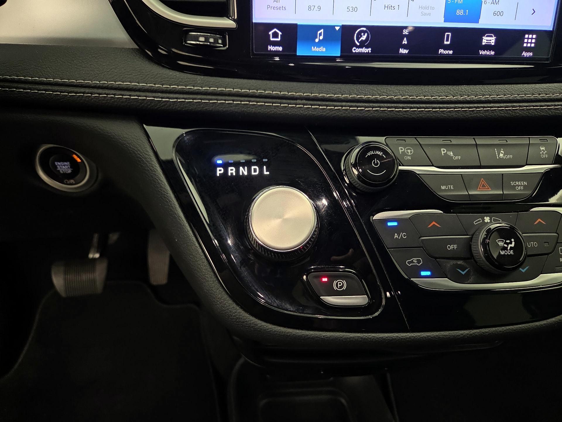 Thumbnail: 2022 Chrysler Pacifica - 18