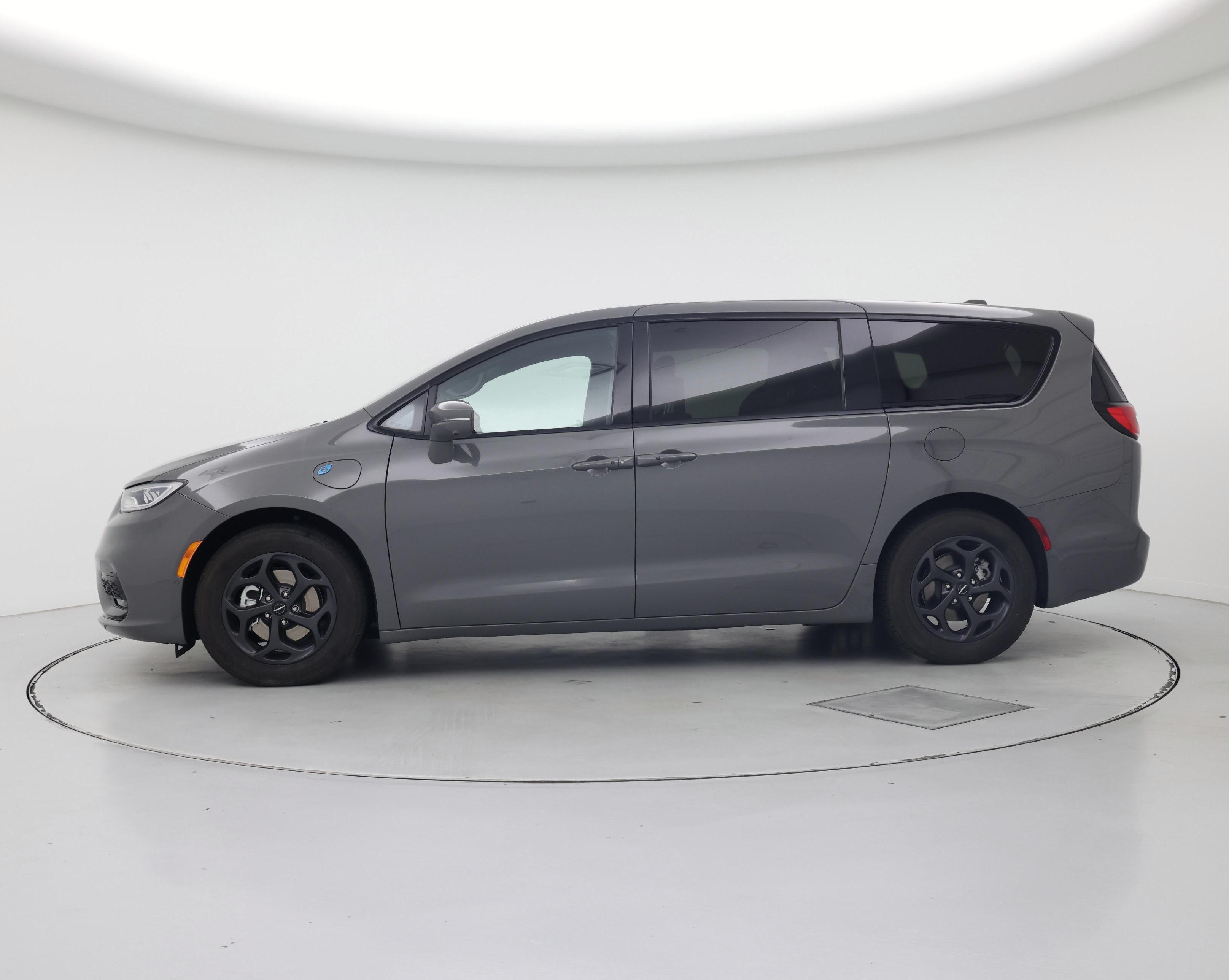 Thumbnail: 2022 Chrysler Pacifica - 3