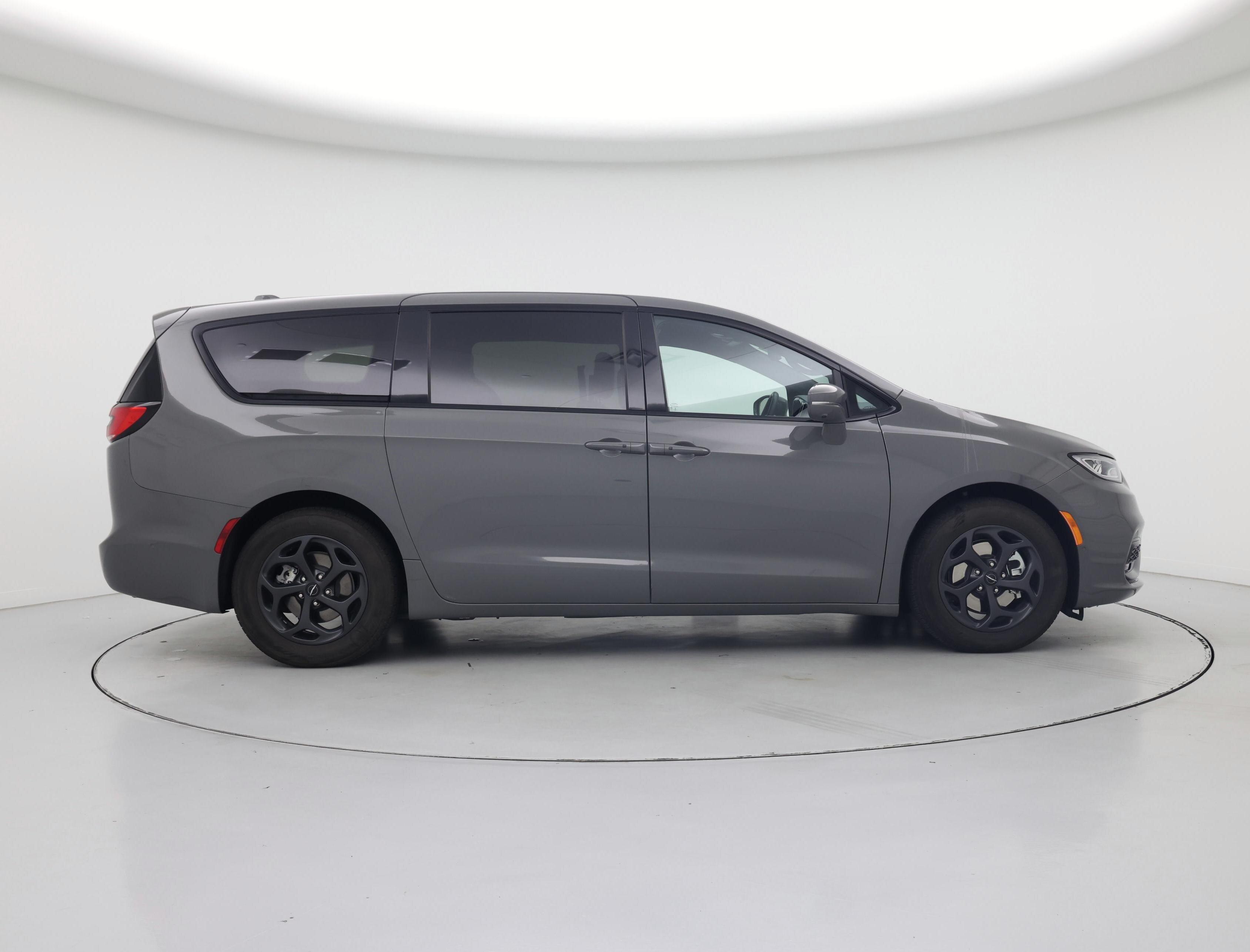Thumbnail: 2022 Chrysler Pacifica - 7