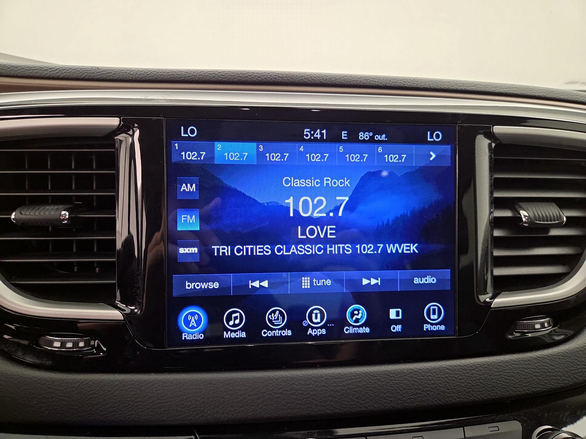 Thumbnail: 2017 Chrysler Pacifica - 15