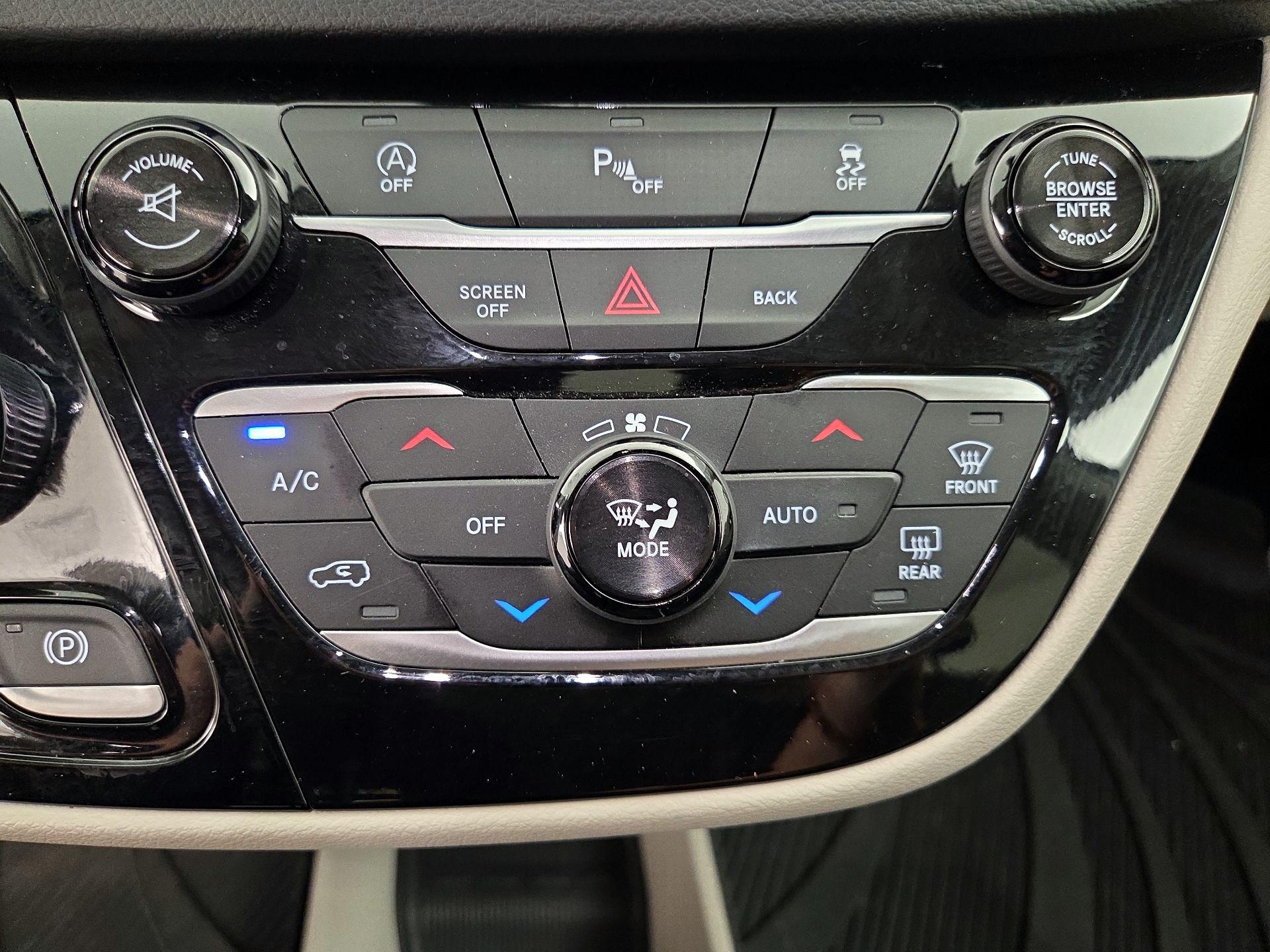 Thumbnail: 2017 Chrysler Pacifica - 16