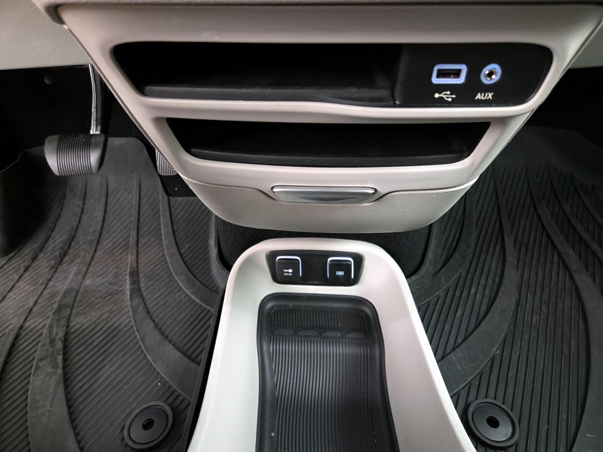 Thumbnail: 2017 Chrysler Pacifica - 18