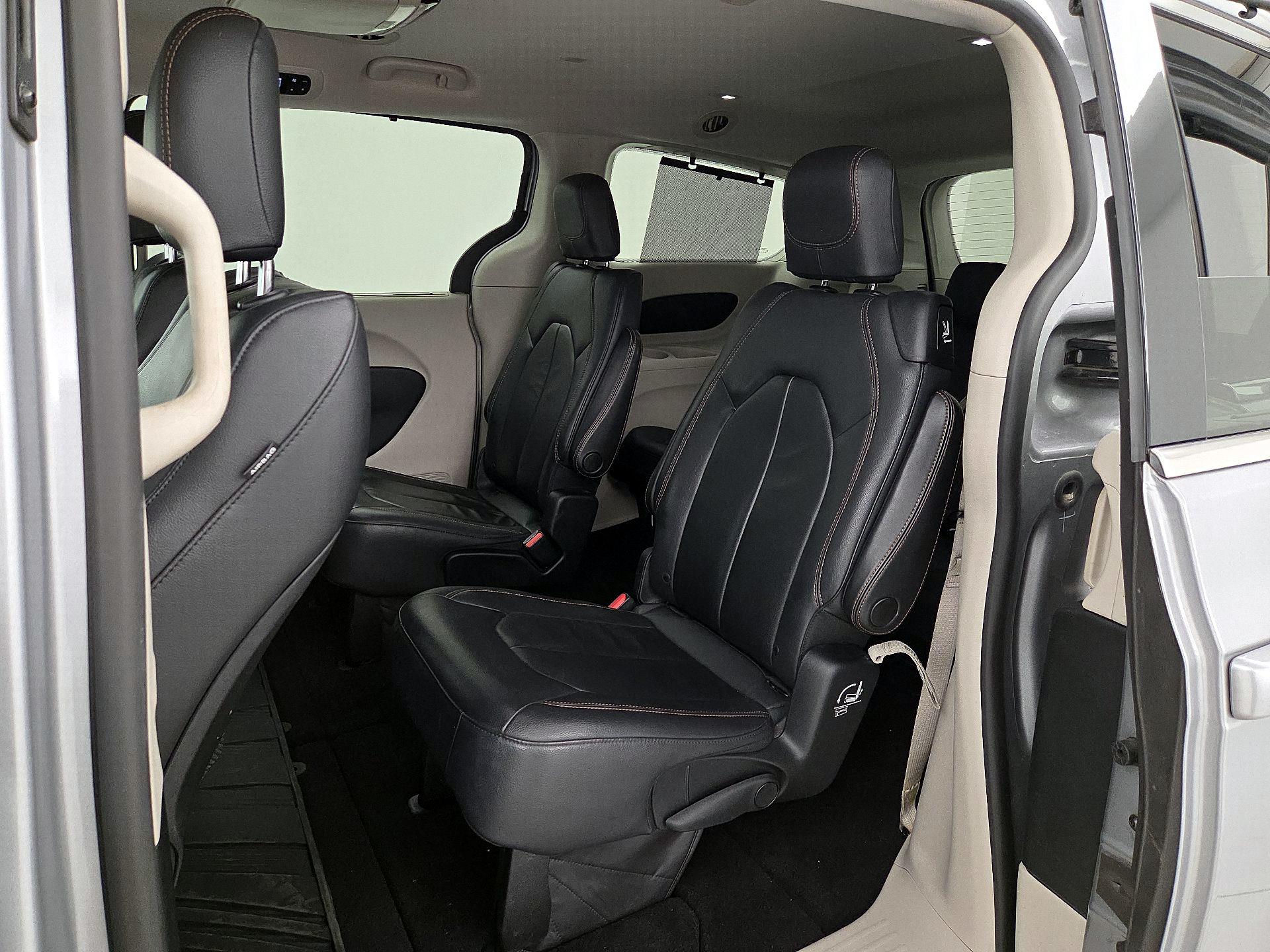 Thumbnail: 2017 Chrysler Pacifica - 19