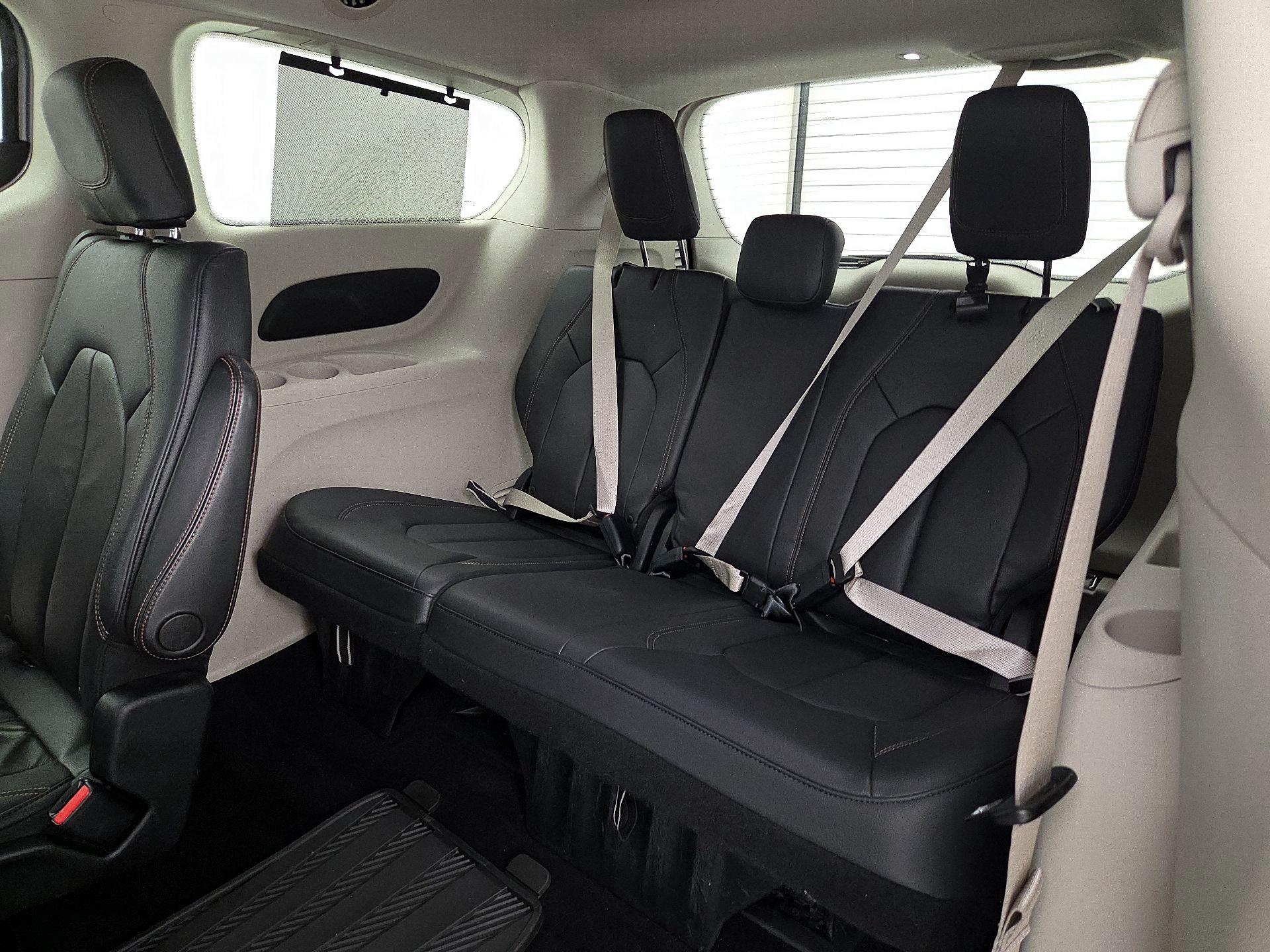 Thumbnail: 2017 Chrysler Pacifica - 20