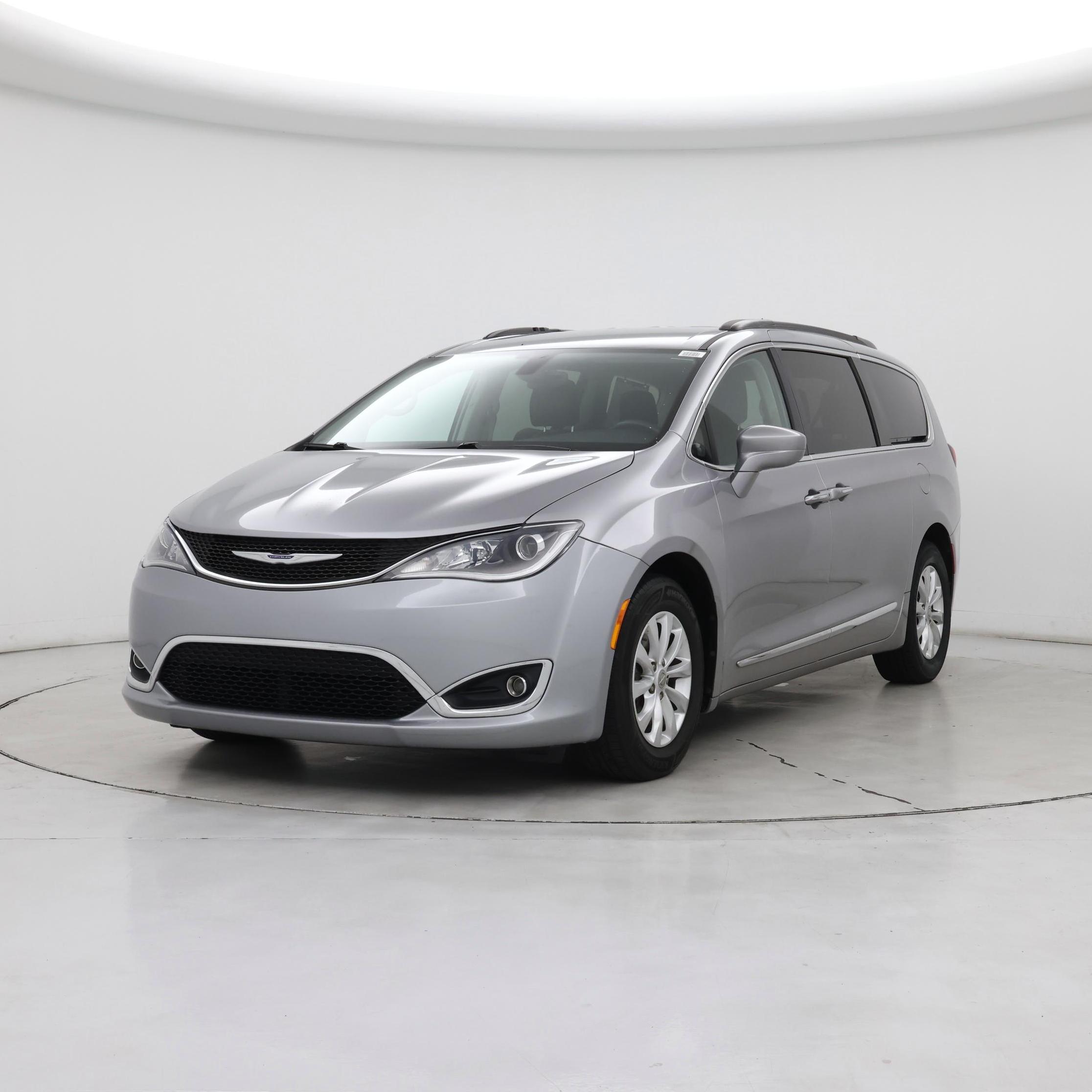 Thumbnail: 2017 Chrysler Pacifica - 4