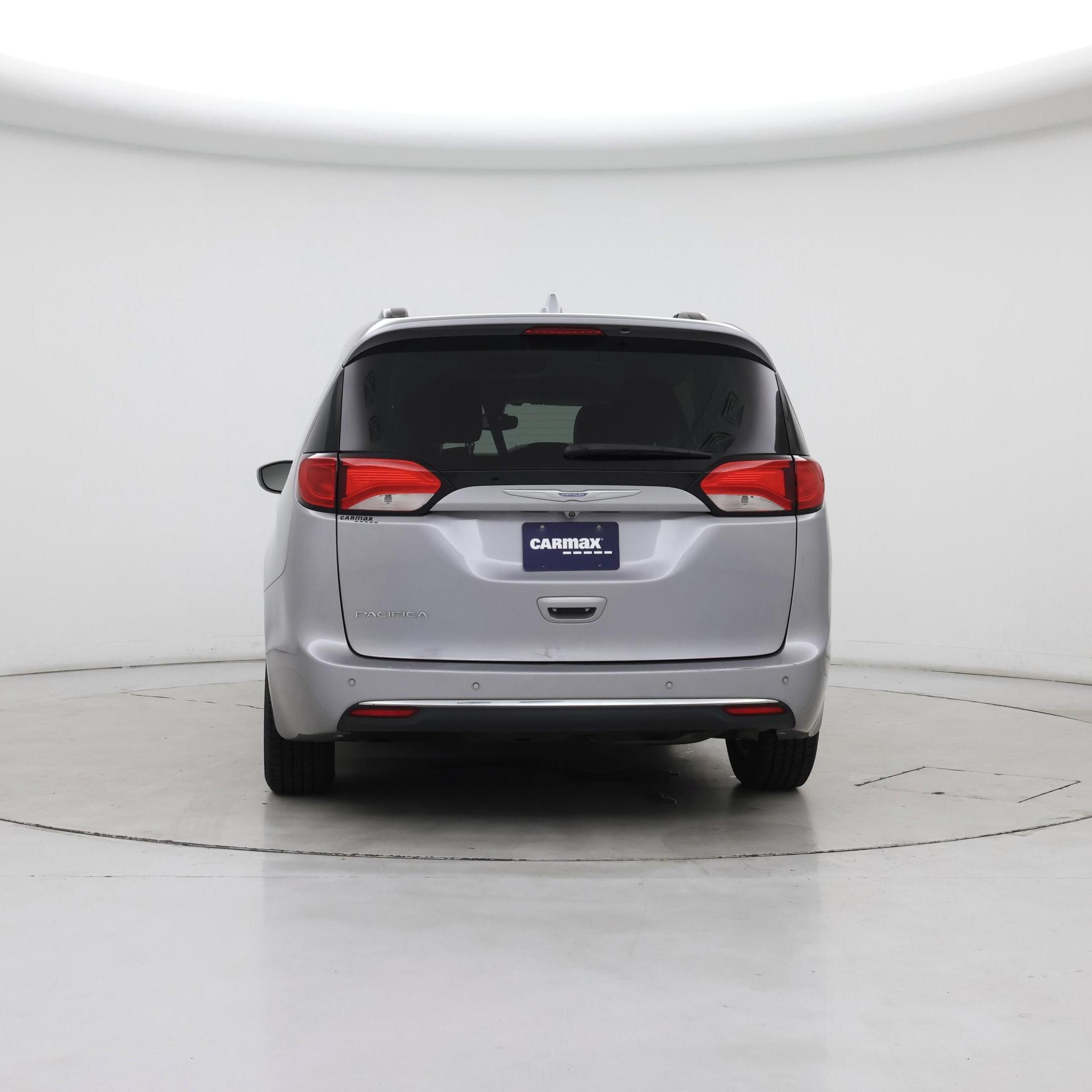 Thumbnail: 2017 Chrysler Pacifica - 6