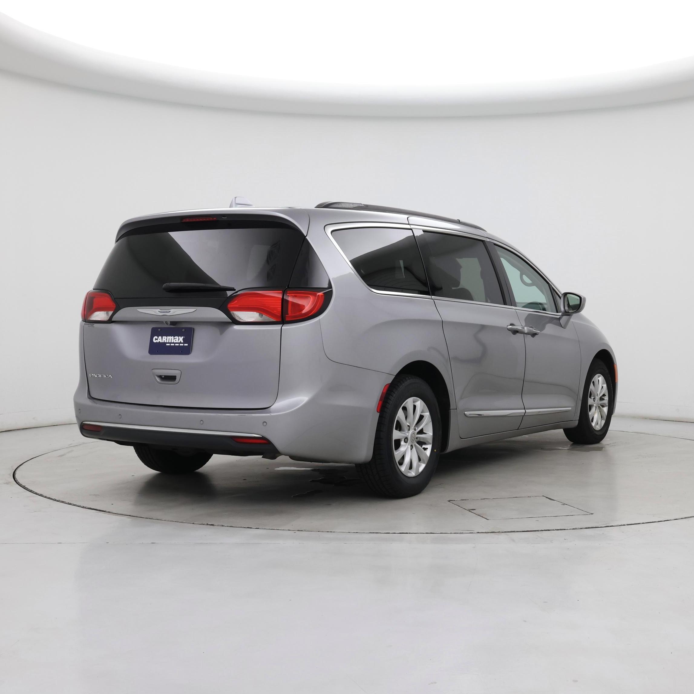 Thumbnail: 2017 Chrysler Pacifica - 8