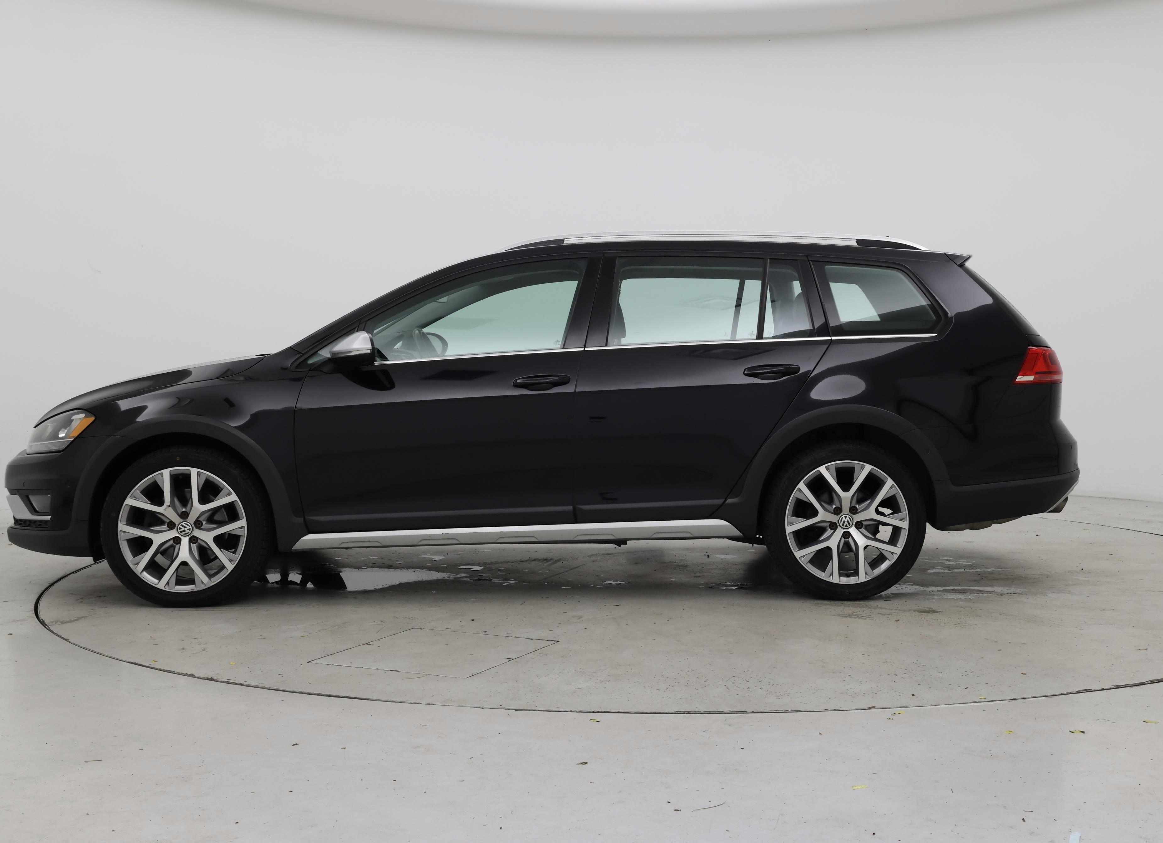 Thumbnail: 2017 Volkswagen Golf - 3