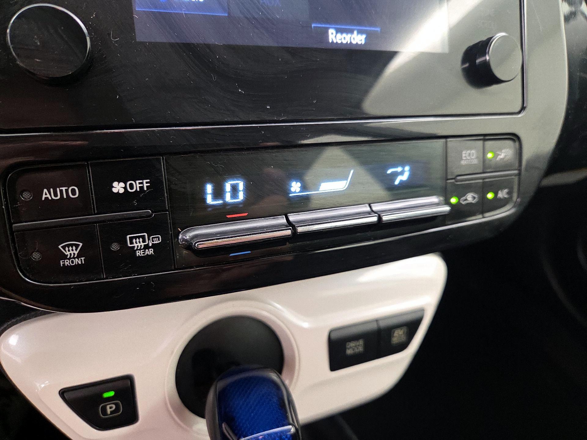 Thumbnail: 2016 Toyota Prius - 16