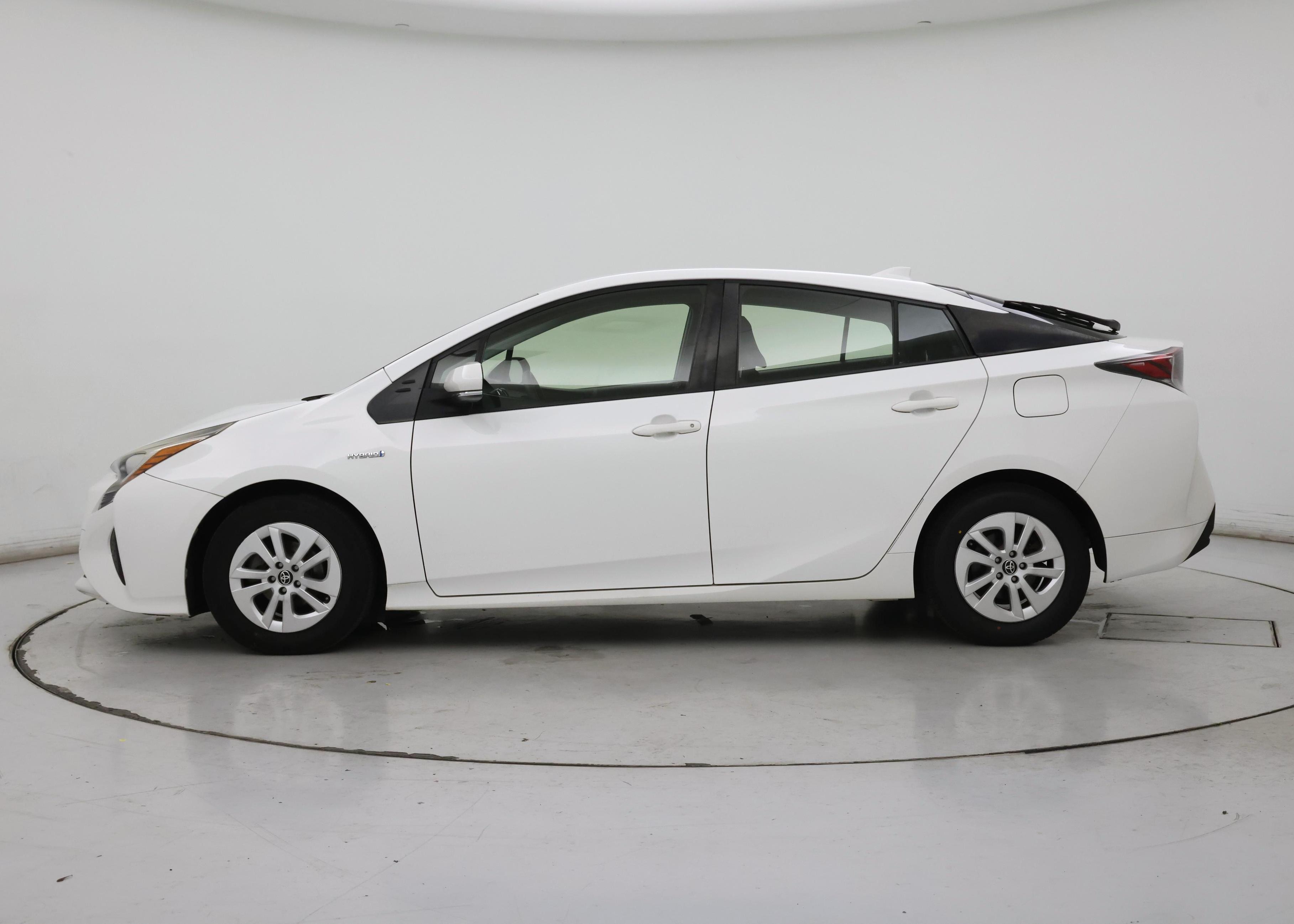 Thumbnail: 2016 Toyota Prius - 3