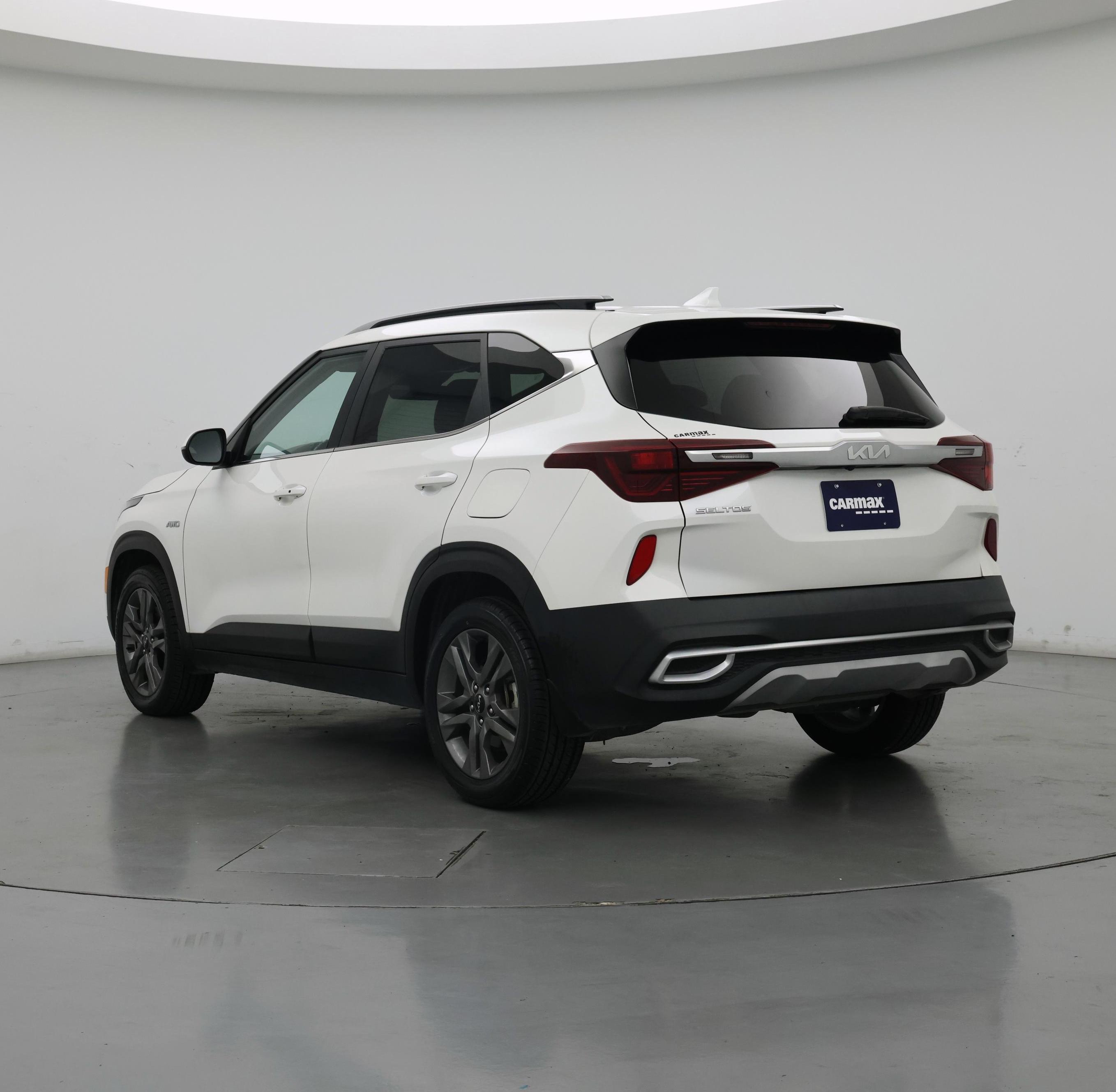 Thumbnail: 2023 Kia Seltos - 2