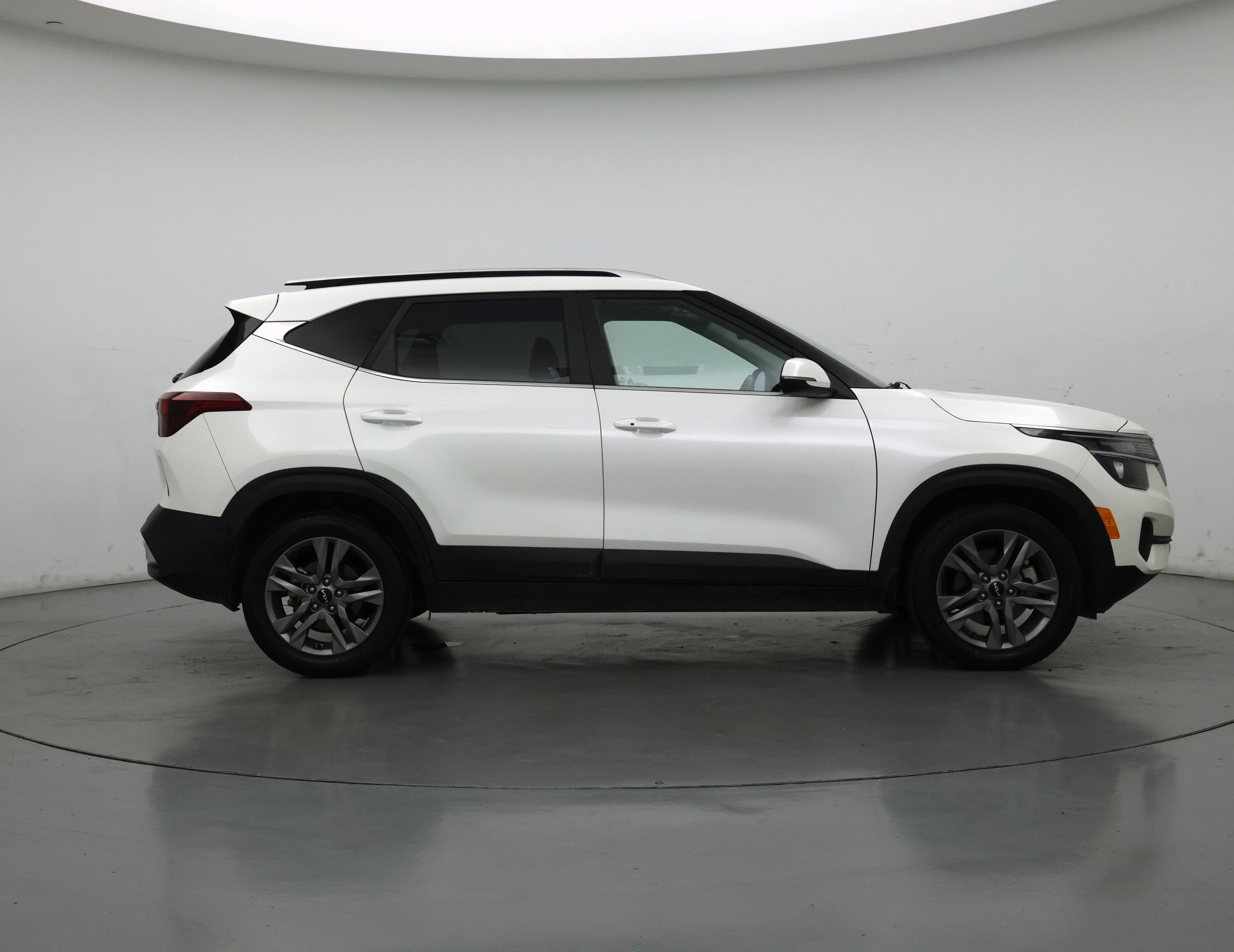 Thumbnail: 2023 Kia Seltos - 7