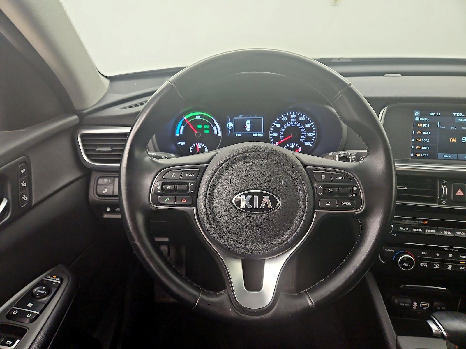 2017 Kia Optima Premium Hybrid - Photo 11