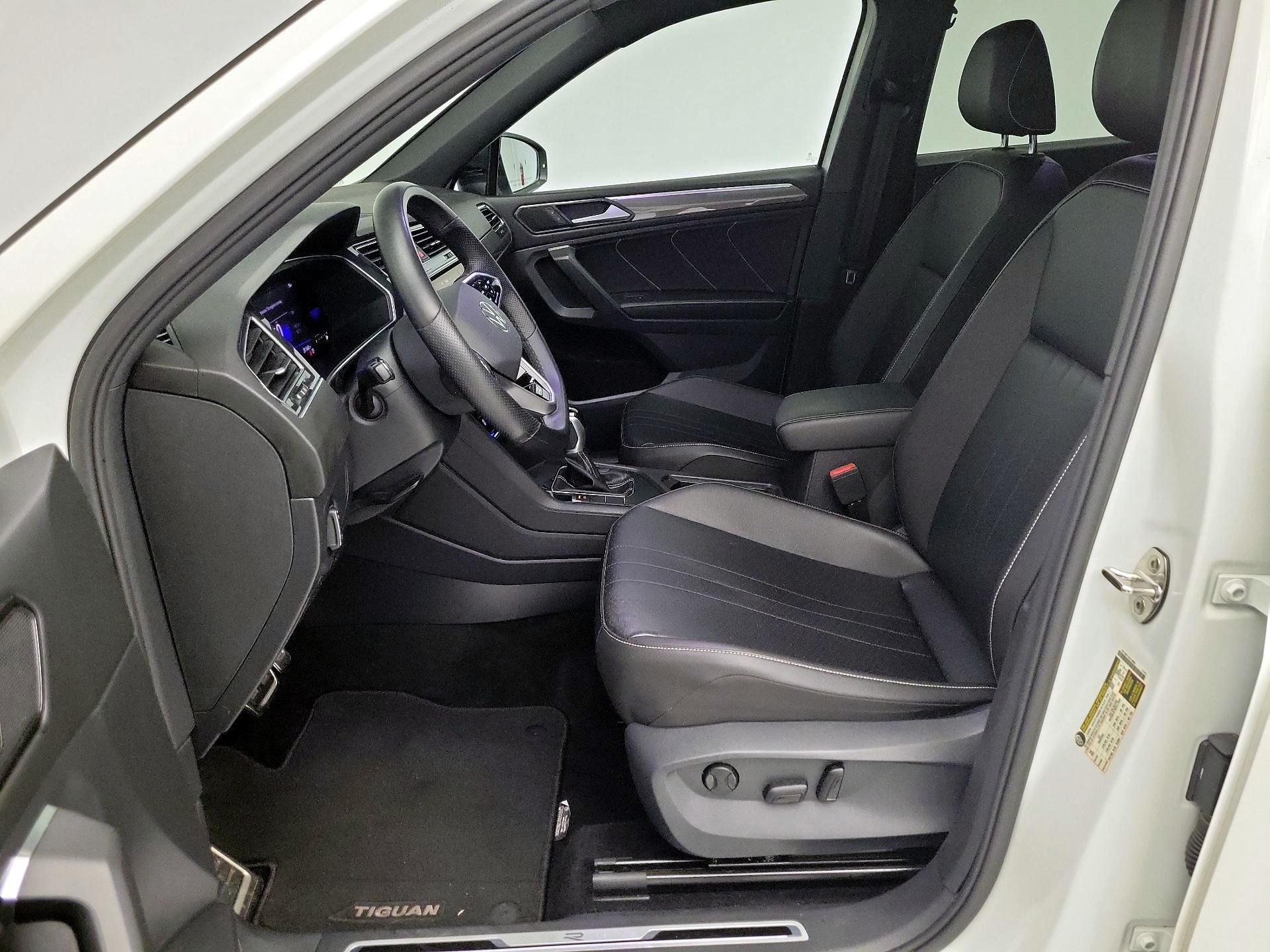 Thumbnail: 2022 Volkswagen Tiguan - 11