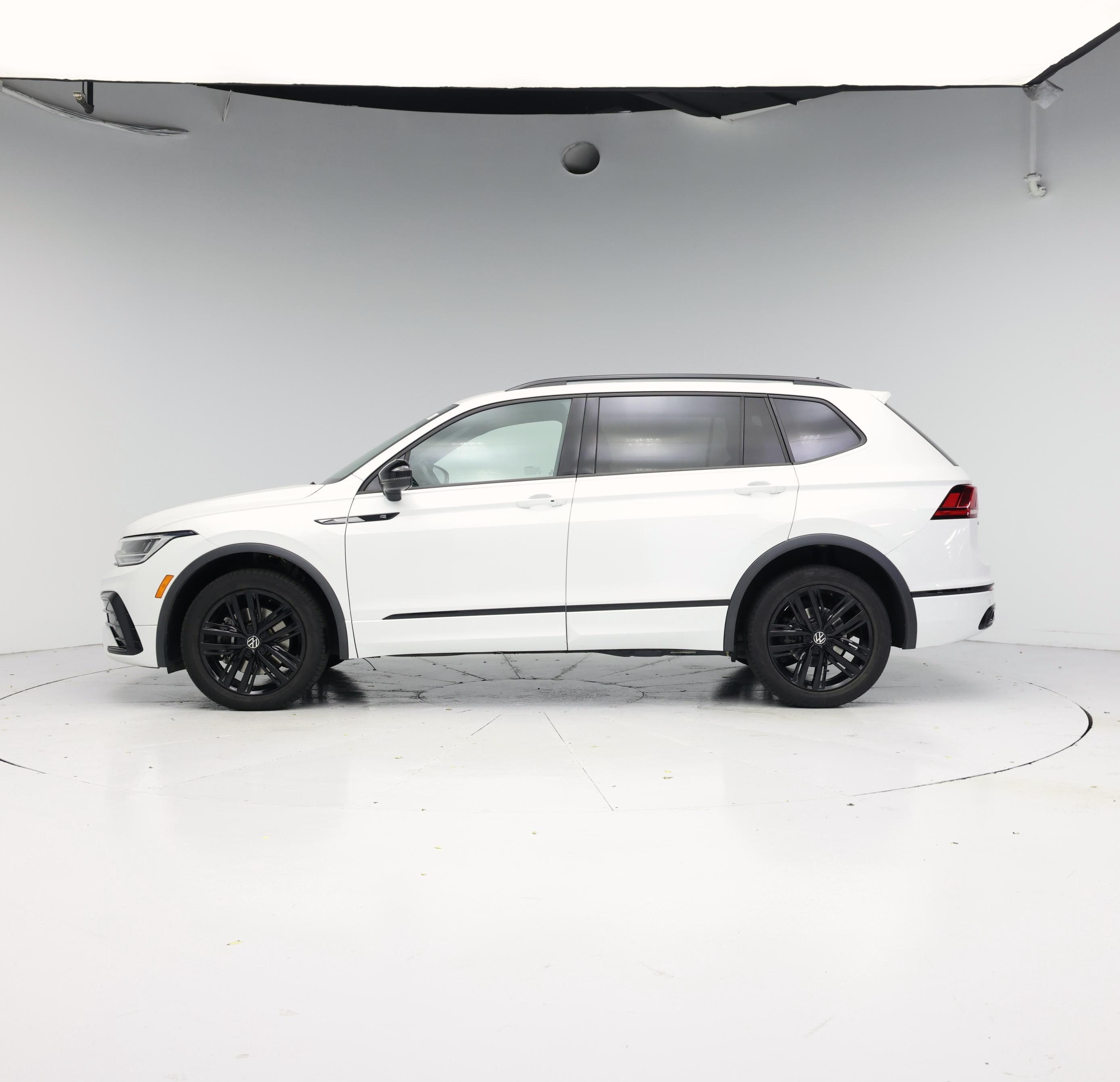 Thumbnail: 2022 Volkswagen Tiguan - 3
